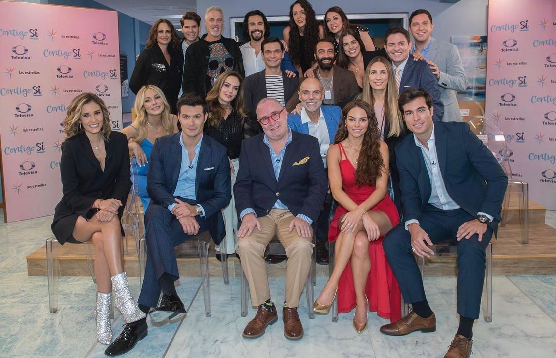 Anette Michel con el elenco de "Contigo sí", telenovela de Televisa (Foto: Instagram/contigosimx)