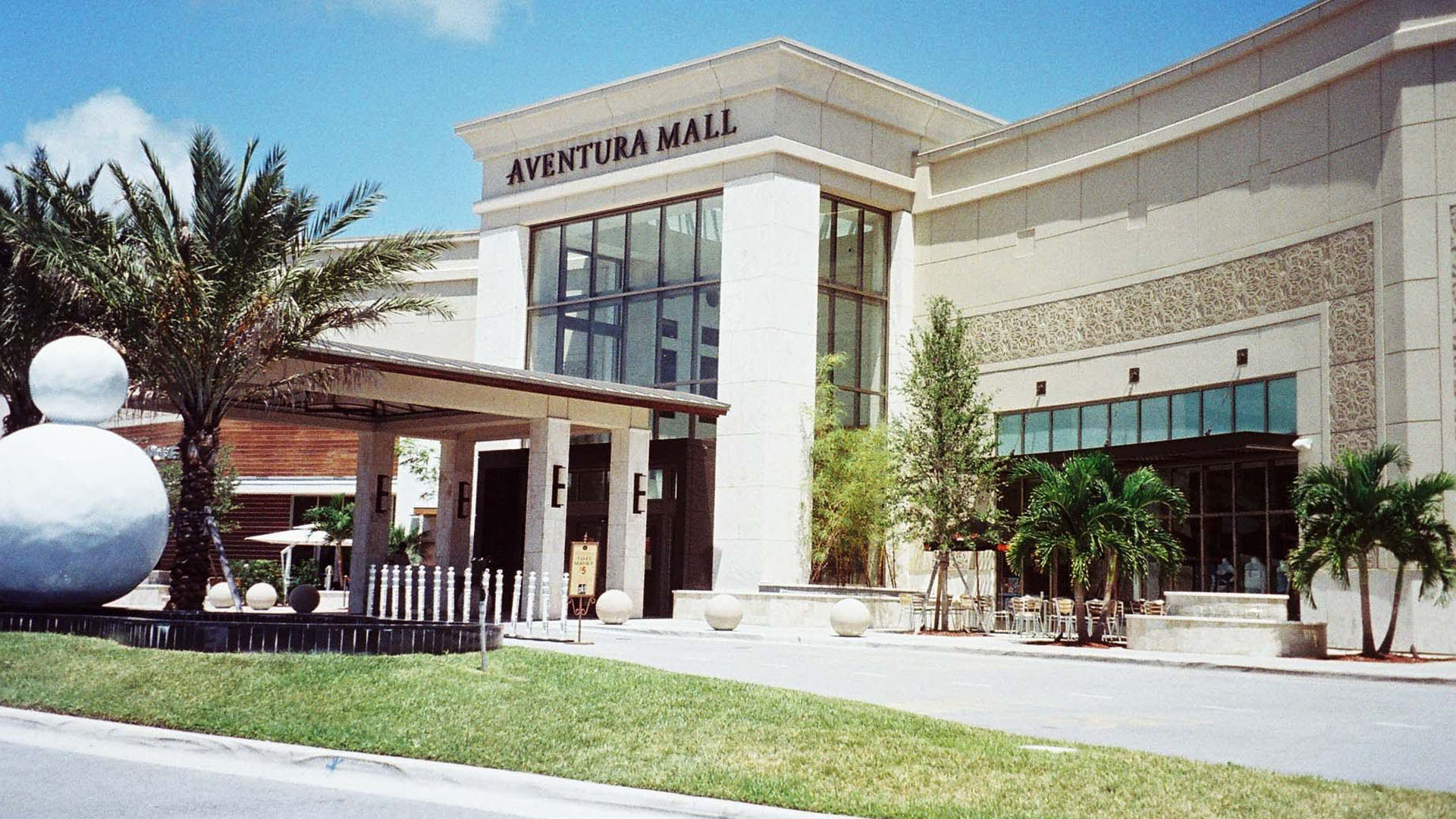 Lujo, amplitud y excelentes restaurantes son algunas de las atracciones que ofrece el mall de Aventura. 