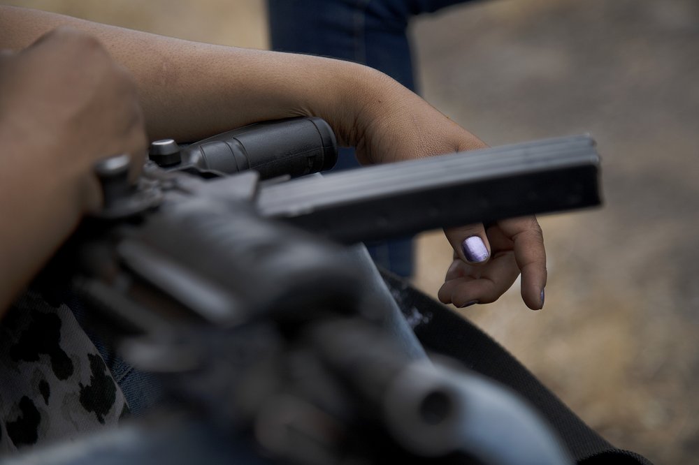 Muchas de las mujeres vigilantes en la localidad de El Terrero han perdido hijos, hermanos o padres en la lucha.  (Foto: AP/Armando Solis)