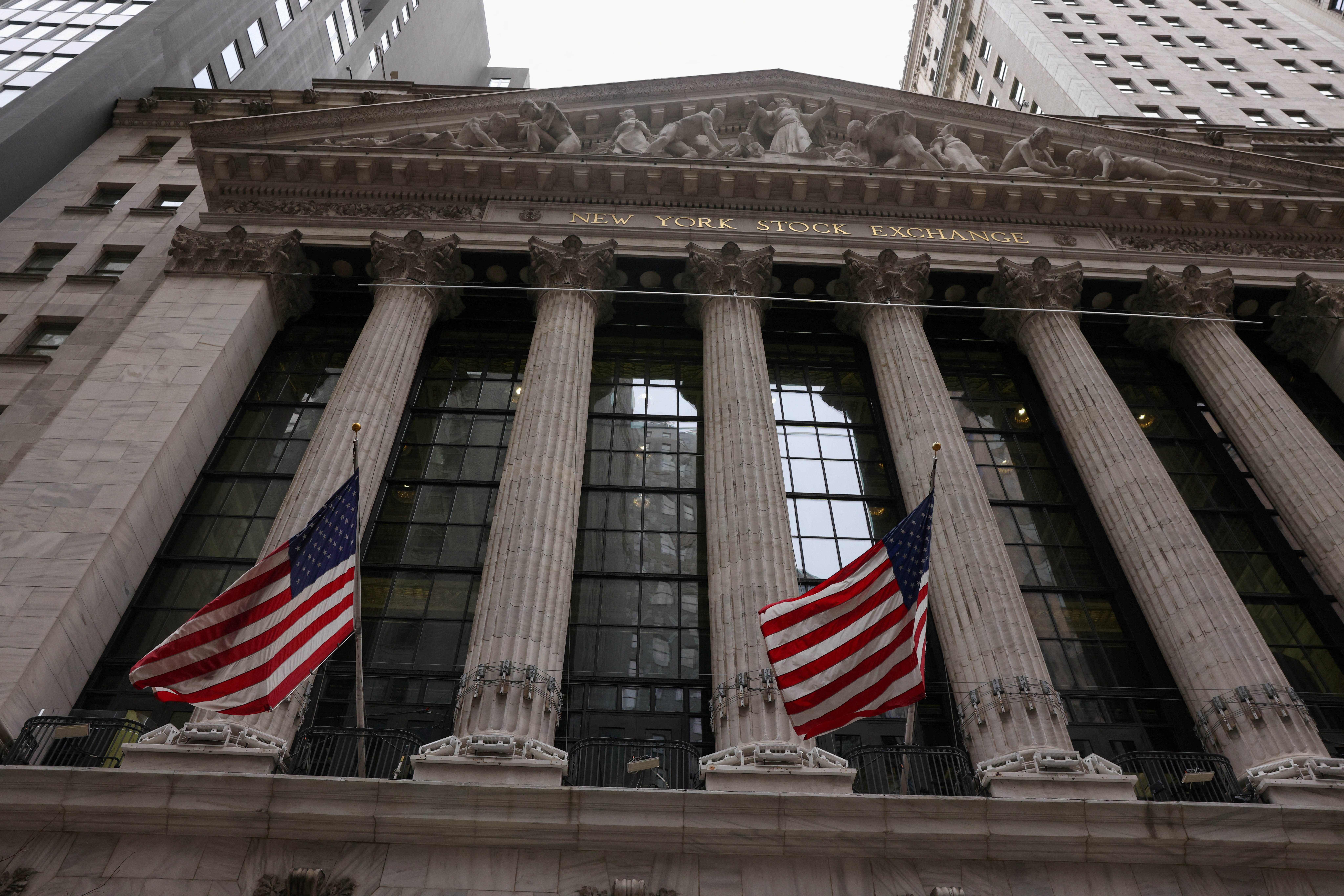 Wall Street volvió a cerrar con ganancias tras siete semanas seguidas en rojo