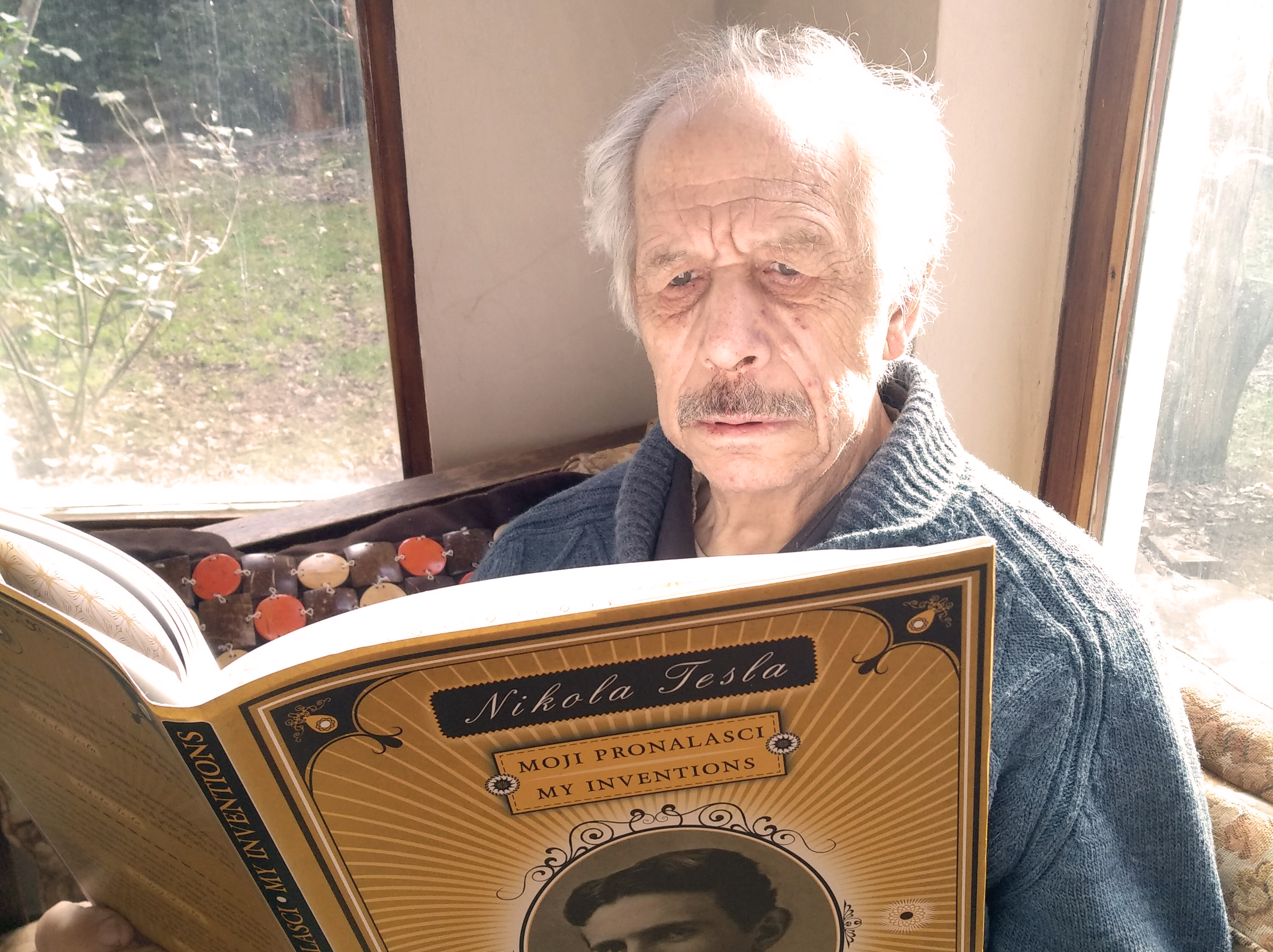 En su casa en Bariloche, Juan Carlos Bolcich no deja de investigar. Su meta es poner al hidrógeno como el combustible definitivo del futuro