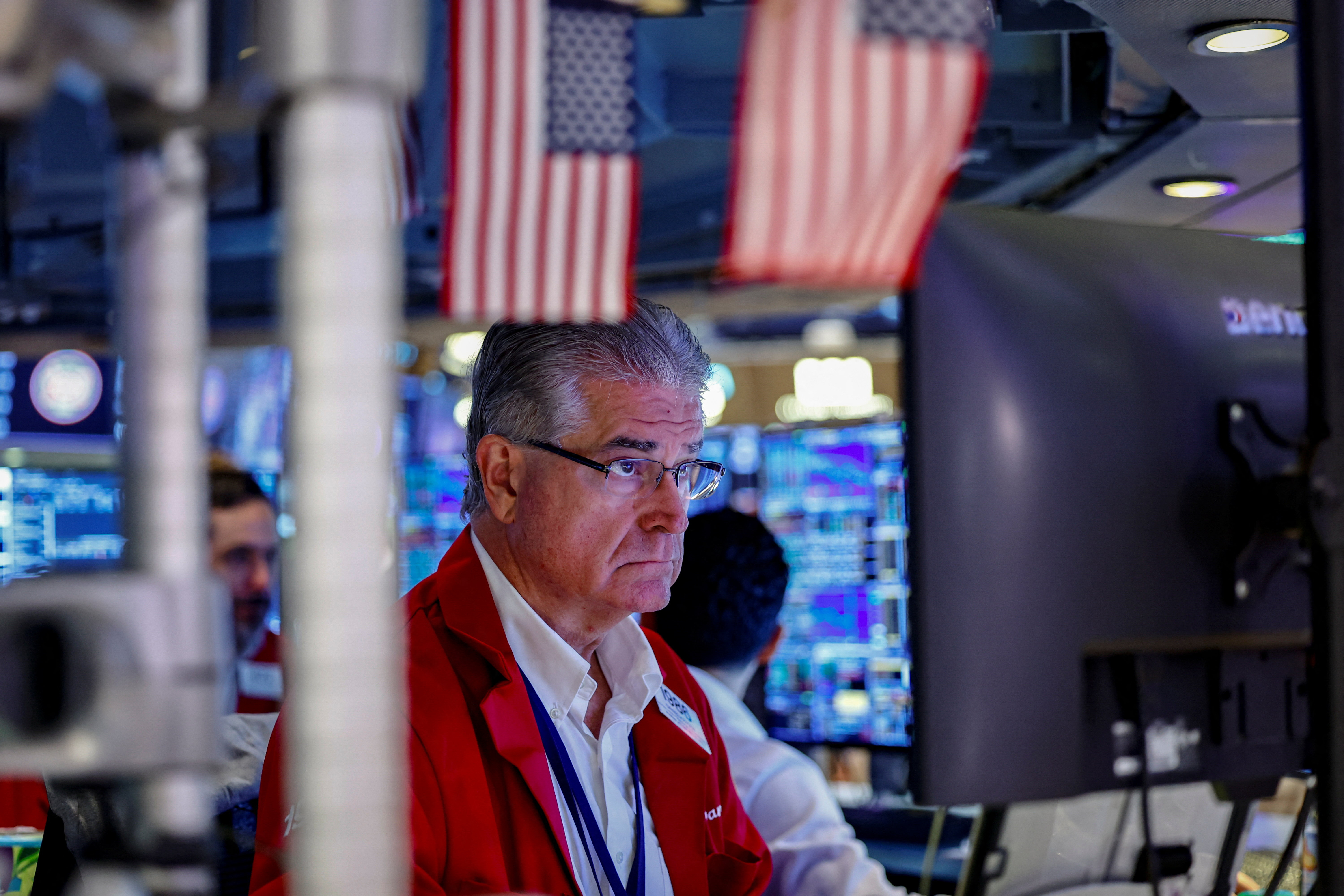 Jornada financiera: el riesgo país rozó los 580 puntos y las acciones argentinas volvieron a caer
