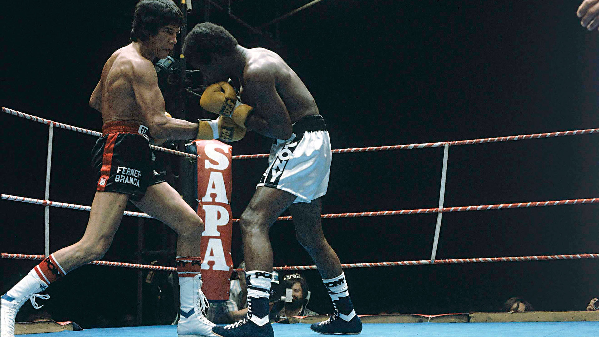 Carlos Monzón frente a Rodrigo Valdéz, una de las peleas más duras que tuvo el argentino (Foto Gentileza Archivo El Grafico/Torneos)