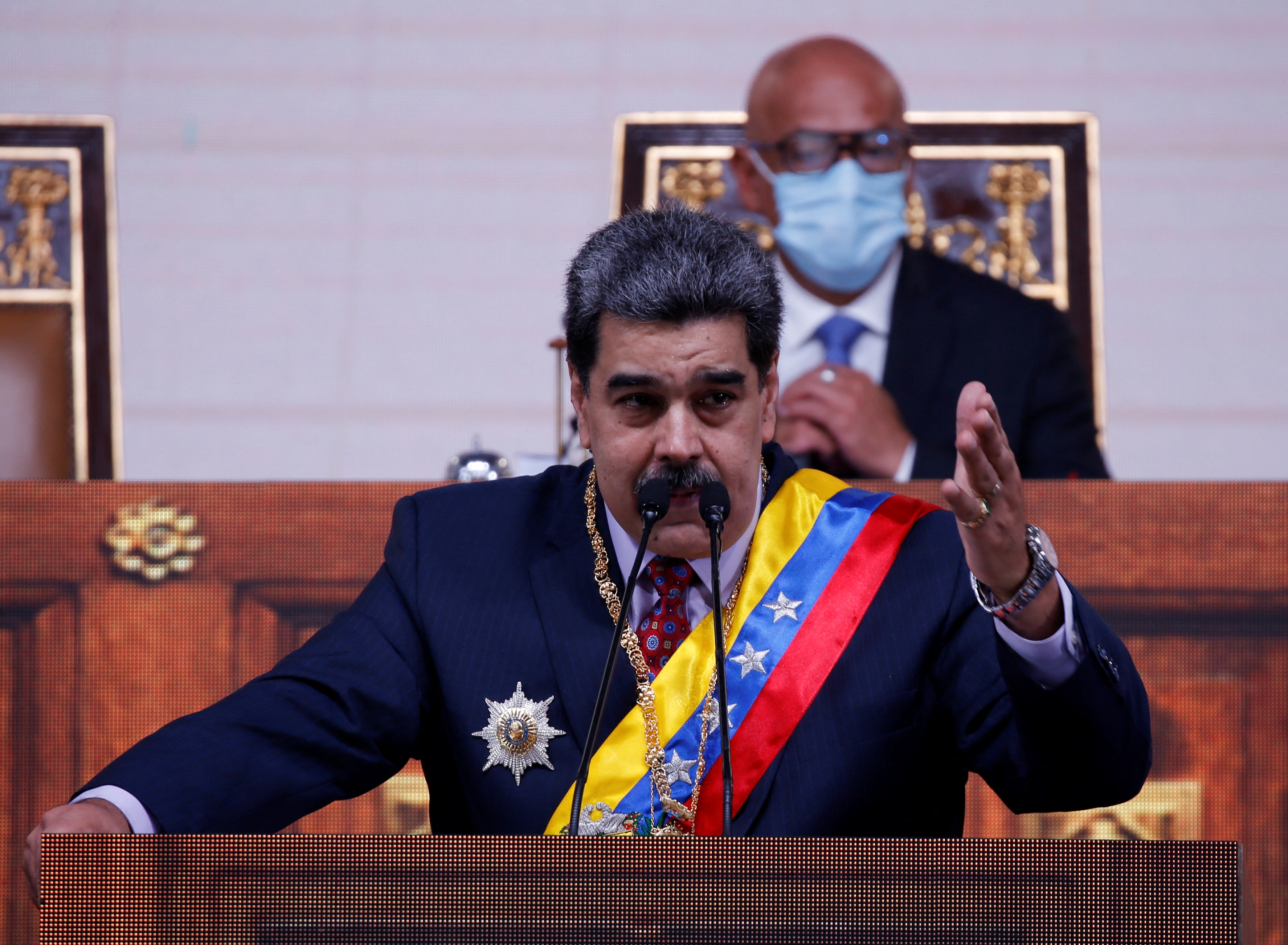El presidente de Venezuela, Nicolás Maduro, pronuncia su discurso anual sobre el estado de la nación durante una sesión especial de la Asamblea Nacional, en Caracas, Venezuela, el 15 de enero de 2022. REUTERS/Leonardo Fernández Viloria