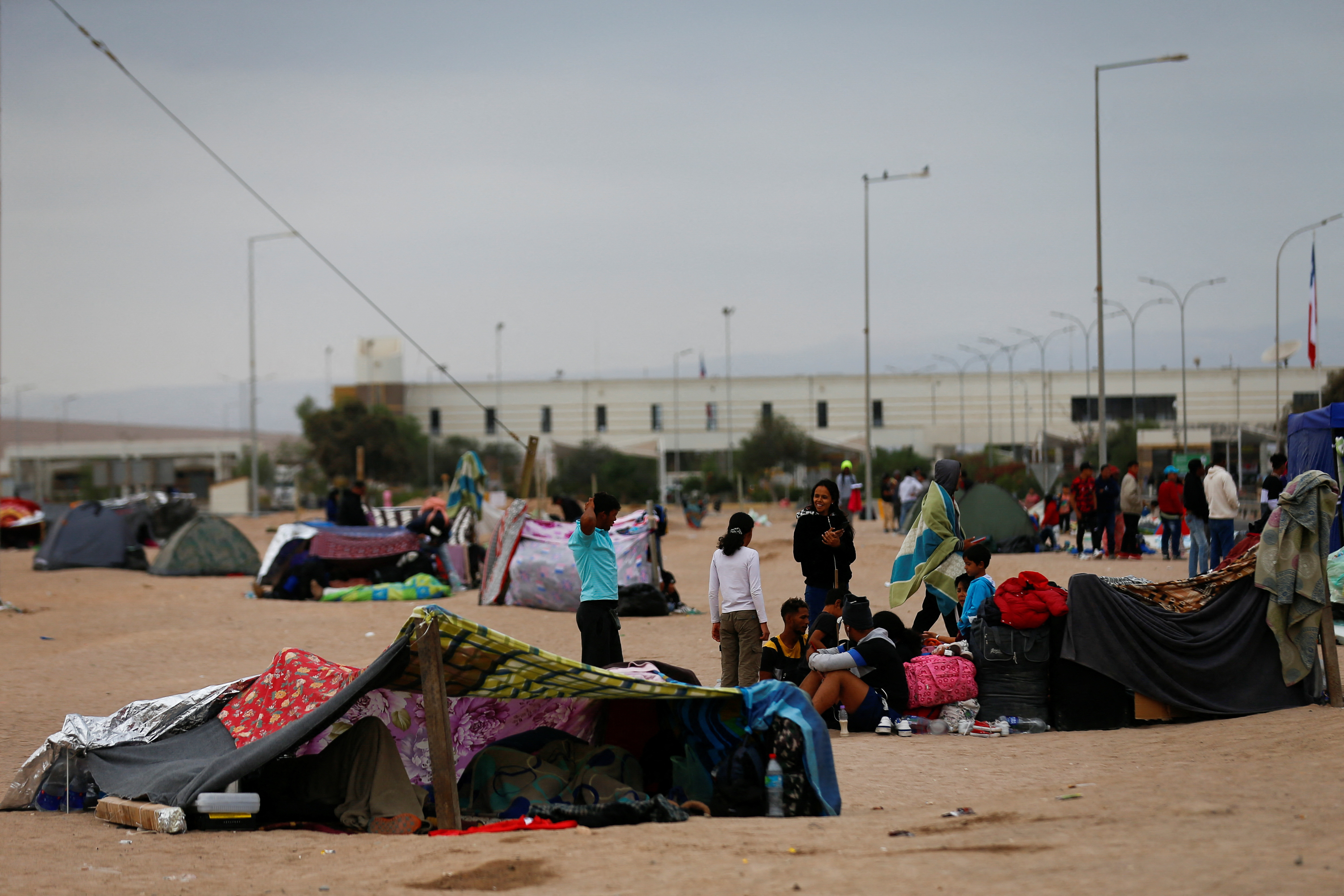 Migrantes indocumentados permanecen atrapados en Chile  (REUTERS/Hugo Curotto)