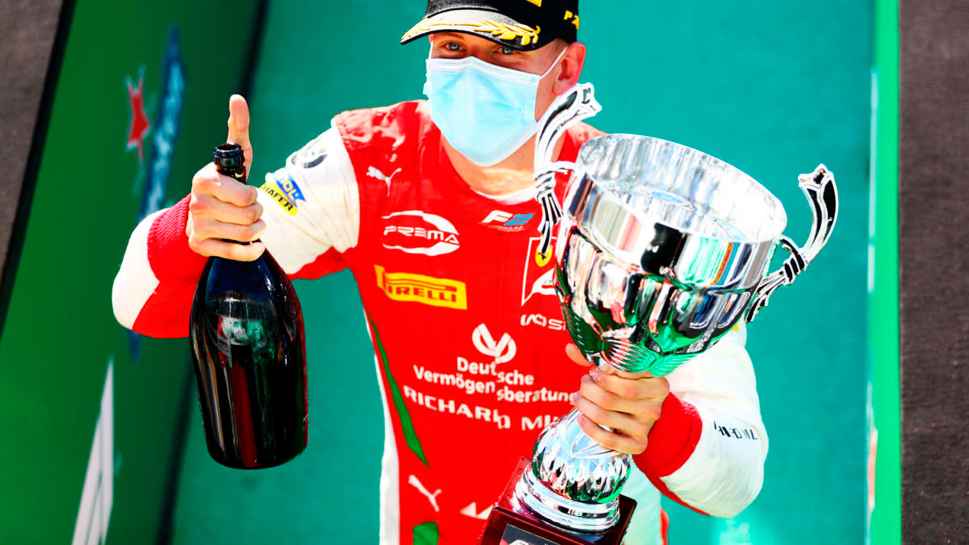 El festejo de Schumacher en su triunfo en Monza (Prensa Fórmula 2).