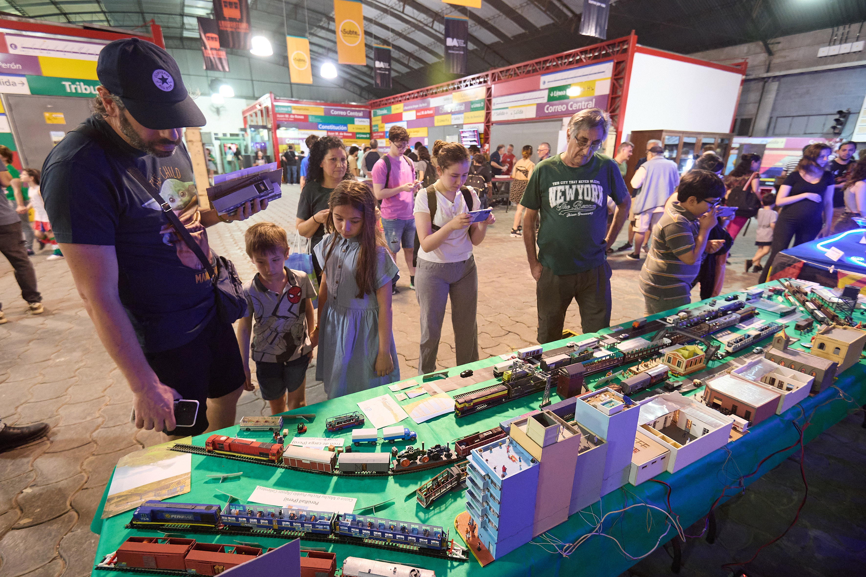 La reacción de Erling Haaland después de que le preguntaran por la comparación con Lionel Messi y Cristiano Ronaldo