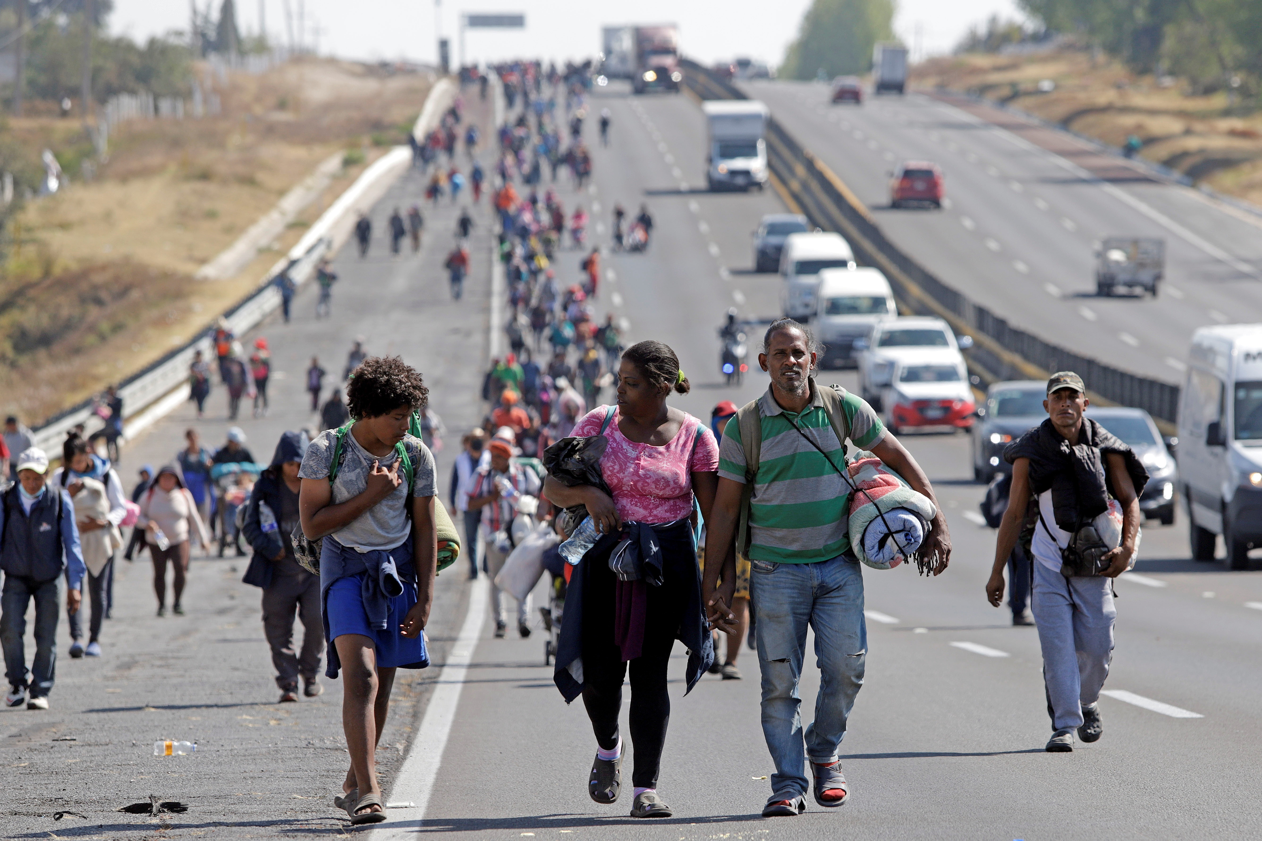 Pese a que la desgracia ensombrece su camino caravana migrante