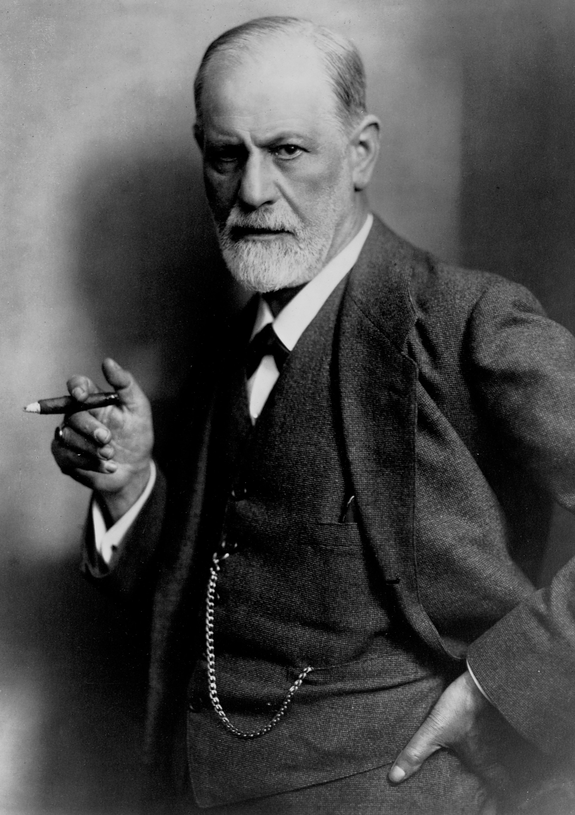 En 1923, tenía 67 años, le habían diagnosticado cáncer de paladar, provocado por otra adicción de Freud: los cigarros. Llegó a fumar veinte puros por día porque creía que fumar le ayudaba en la concentración. Padeció treinta y tres operaciones (Library of Congress/Corbis/VCG vía Getty Images)