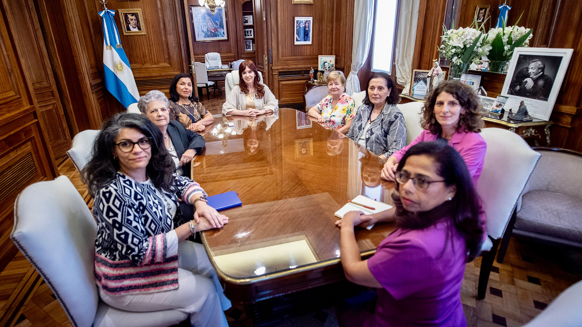 Cristina Kirchner con miembros de la OEA 