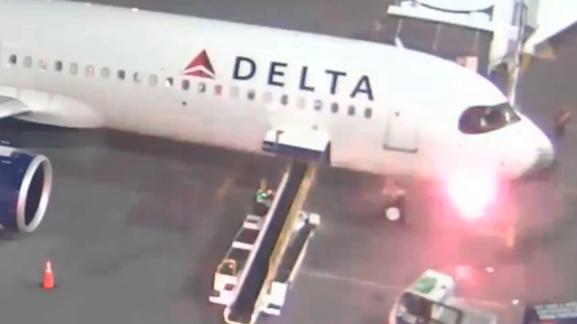 Un Avión De Delta Air Se Incendió Tras Llegar A Seattle