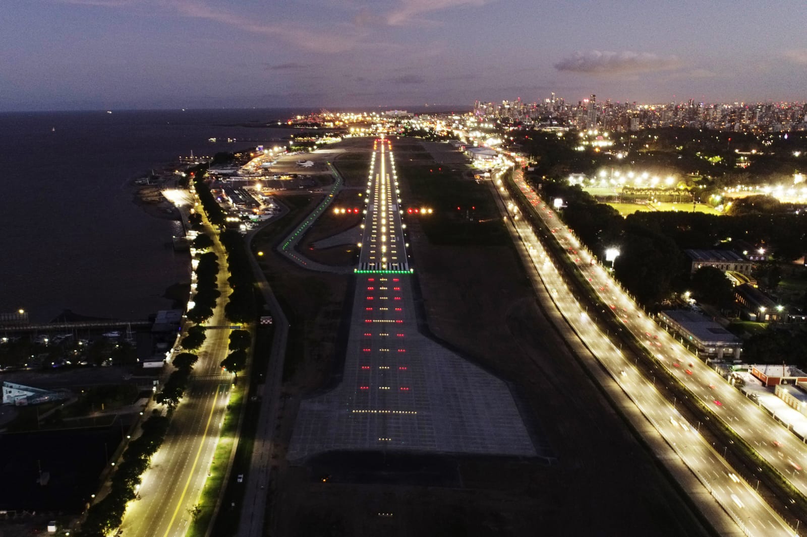 La nueva pista de Aeroparque puede recibir aviones de gran tamaño, como el Airbus A330 y el Boeing 787