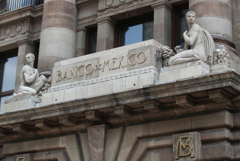 Imagen de archivo. El logo del banco central mexicano se ve en su edificio en el centro de Ciudad de México, México 9 de agosto de 2022. REUTERS/Henry Romero