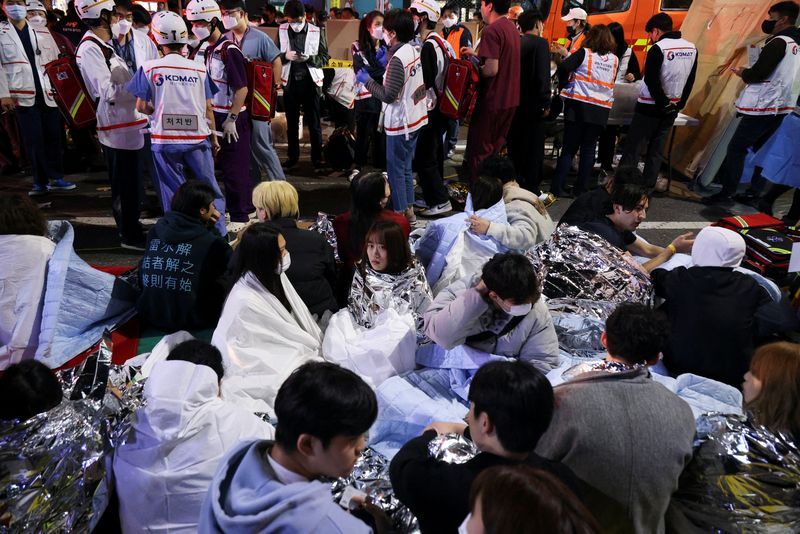 More than 400 emergency workers and 140 vehicles from across the country, including all available personnel in Seoul, fanned out on the streets to treat the injured.