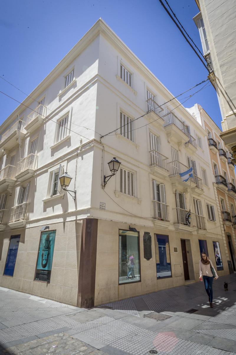 Aspecto actual de la casa que habitó Rivadavia en Cádiz, en sus últimos años de vida. Hoy funciona el consulado argentino