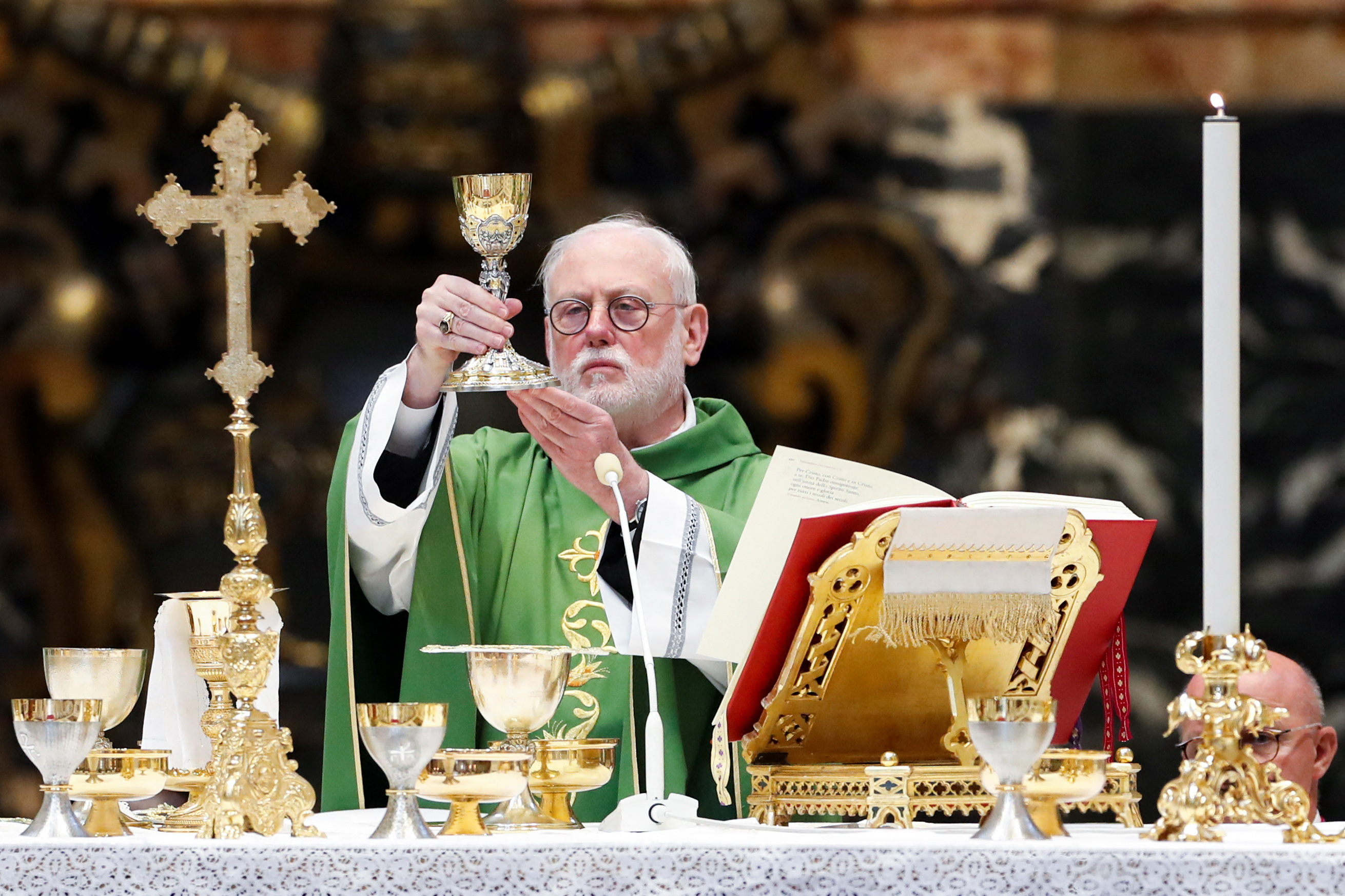 El arzobispo Paul Richard Gallagher en la Basílica de San Pedro el 3 de julio de 2022 (REUTERS/Remo Casilli)