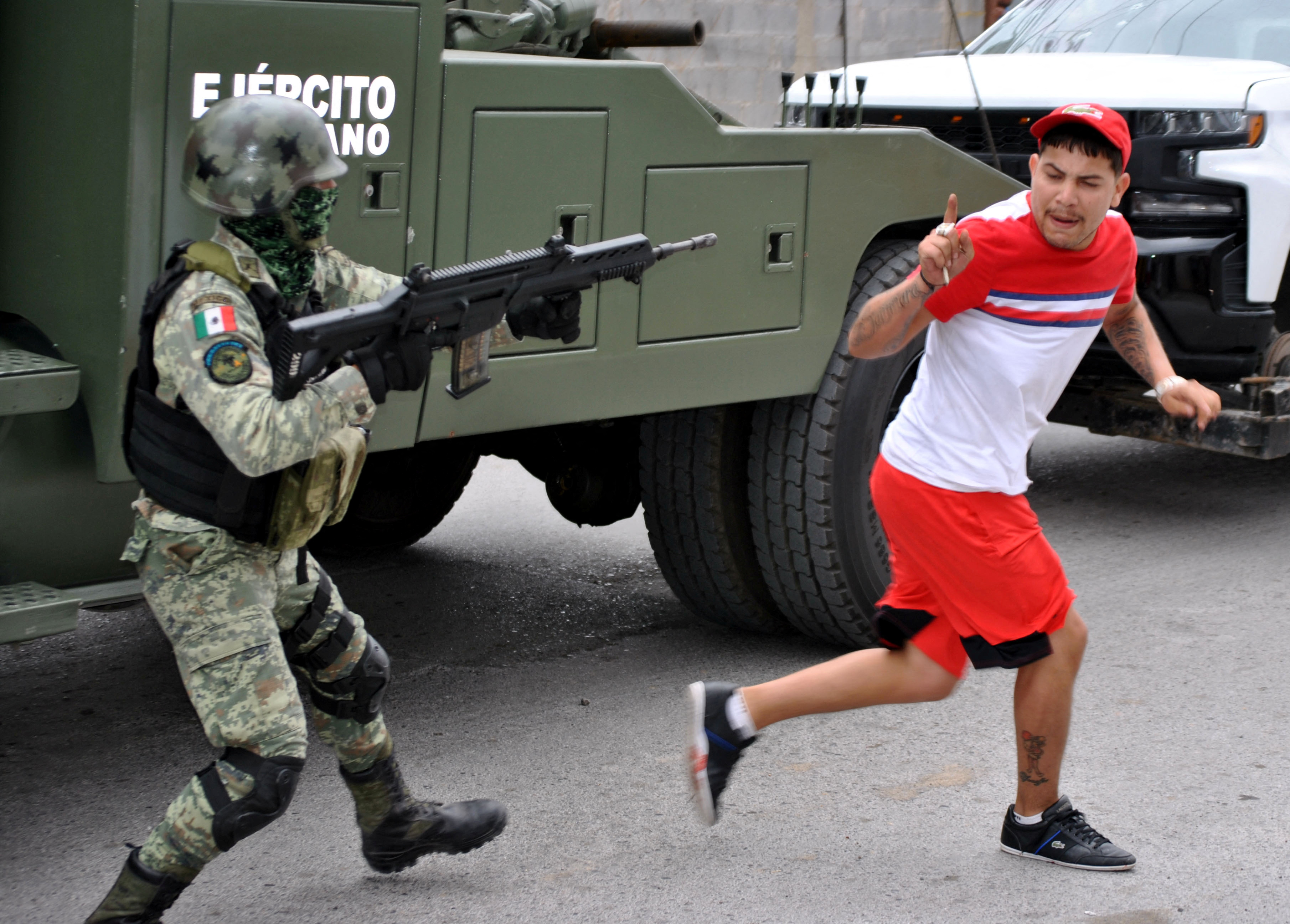 La Sedena confirmó que personal militar accionó sus armas 
(Foto: REUTERS/Jasiel Rubio)