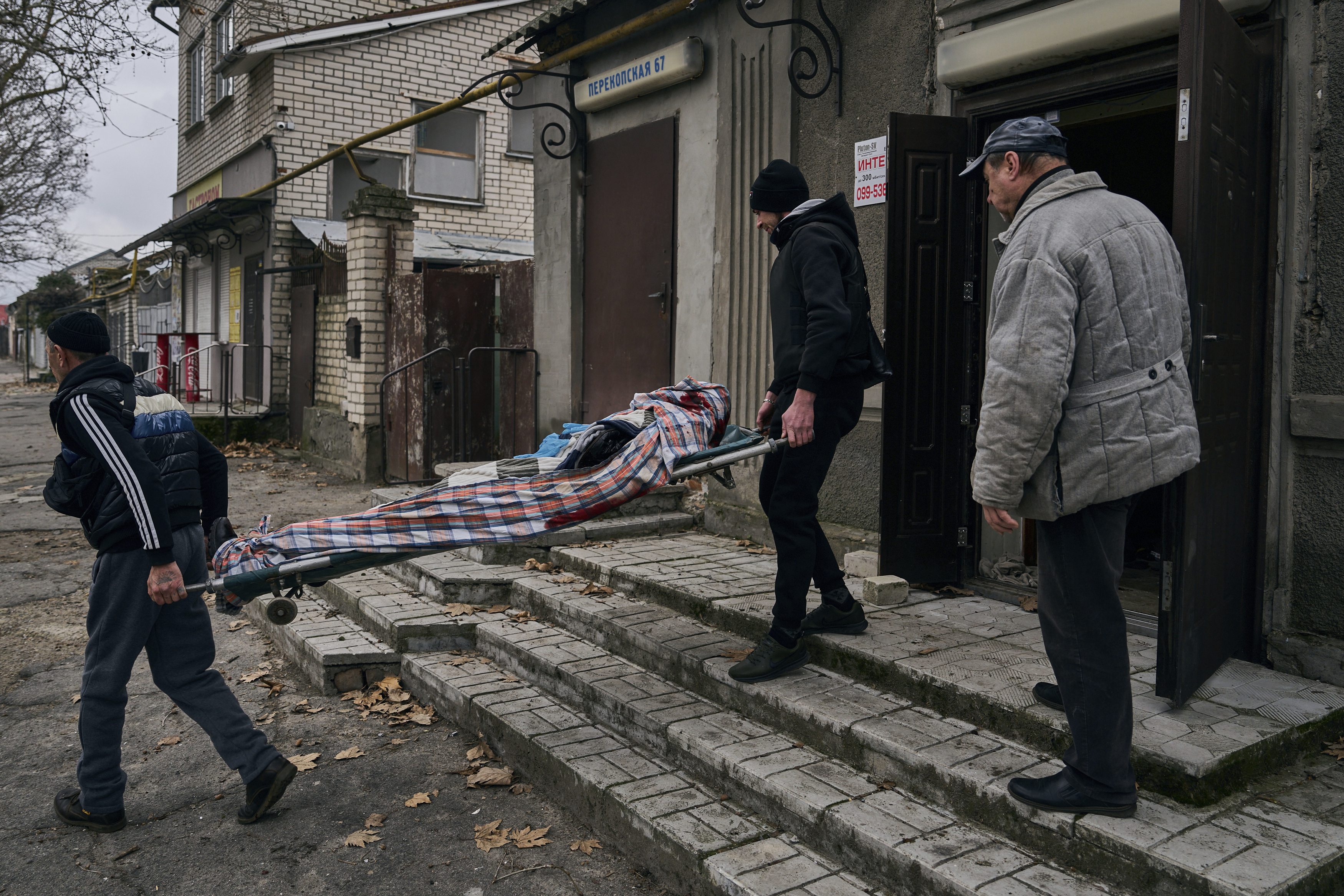 Rusia atacó otro edificio residencial en Ucrania: al menos cuatro muertos y varios heridos
