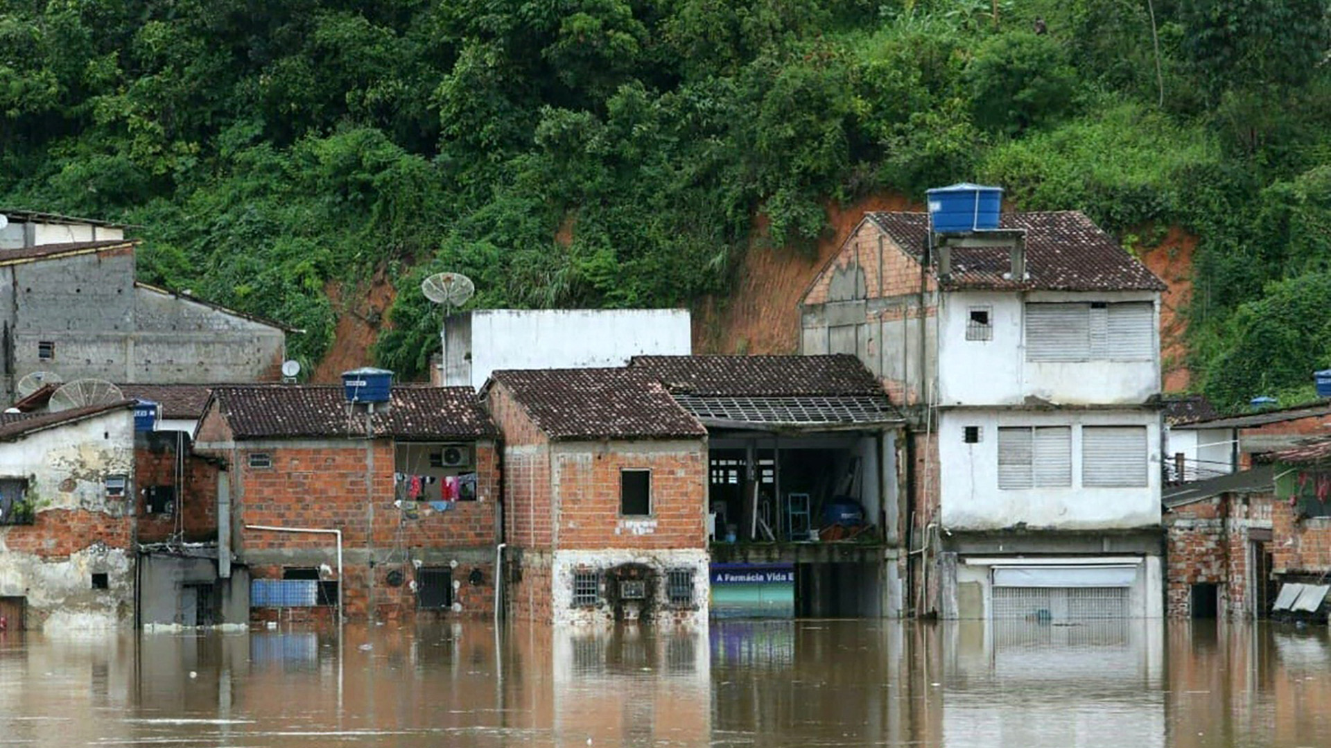Bahía no había tenido precipitaciones tan fuertes en los últimos 32 años, según el sitio web del Centro Nacional para el Monitoreo y Alertas de Desastres Naturales (Foto: AFP) 