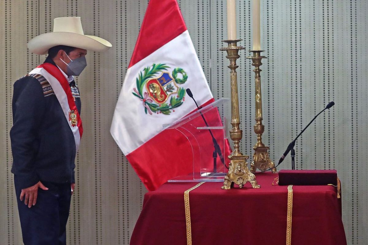 Pedro Castillo y una imagen que se ha hecho habitual en los últimos cinco meses.