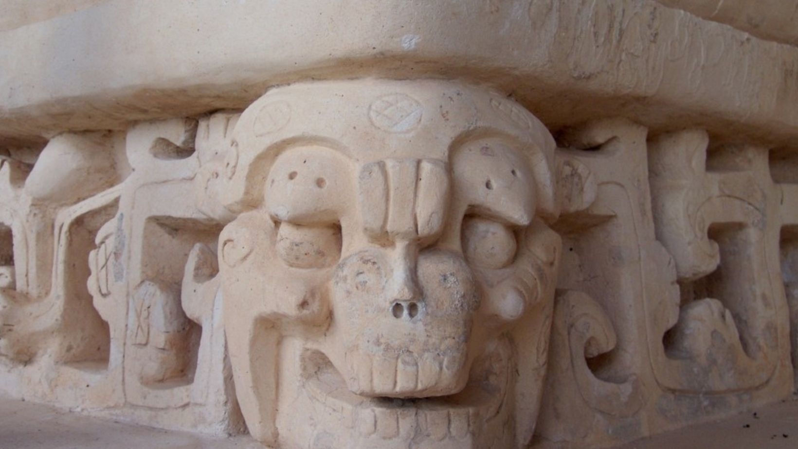 En las obras de construcción del Tren Maya se registraron descubrimientos en la Acrópolis de esta antigua ciudad en Yucatán.
(INAH)