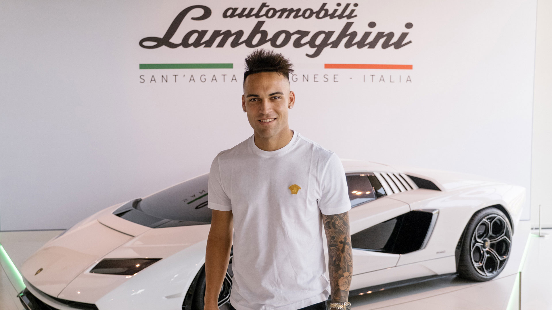 Lautaro Martínez es la fábrica de Lamborghini, donde compró ya dos SUV Urus, la última con una personalización elegida por el futbolista argentino