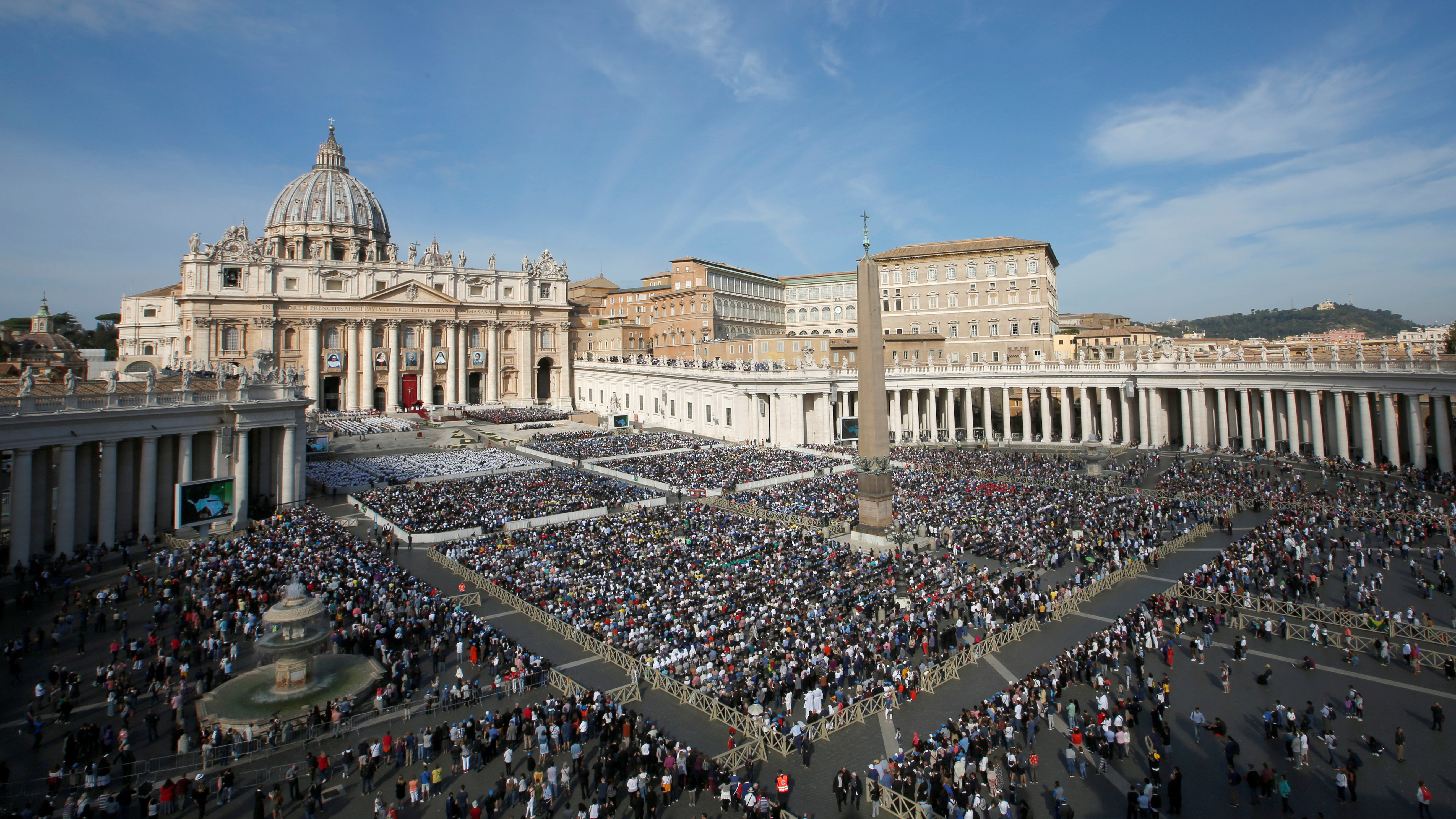 General view of a Mass in the Vatican.  (REUTERS/Remo Casilli)