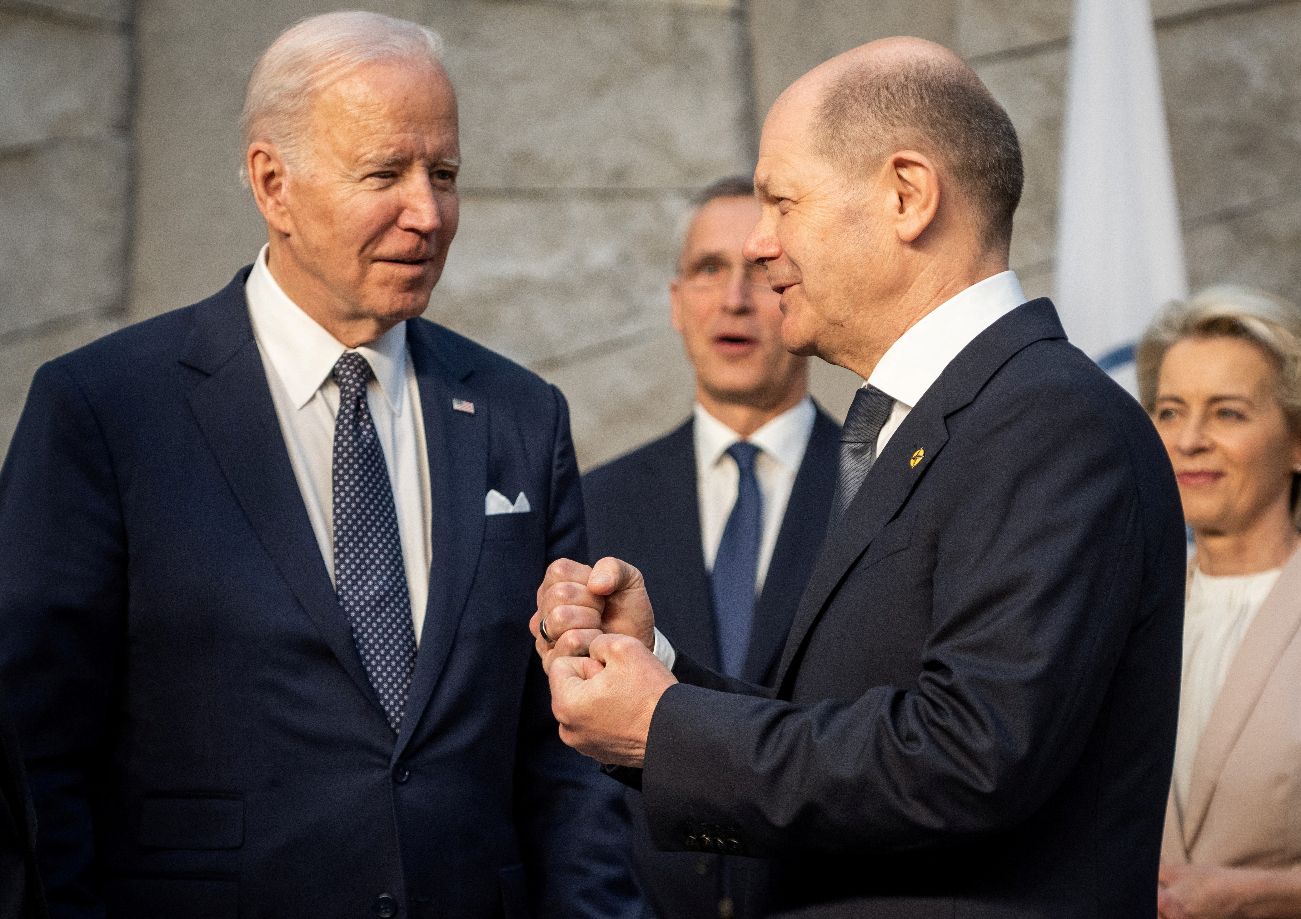 El presidente de los Estados Unidos, Joe Biden, junto al primer ministro alemán, Olaf Scholz. (Michael Kappeler/REUTERS)