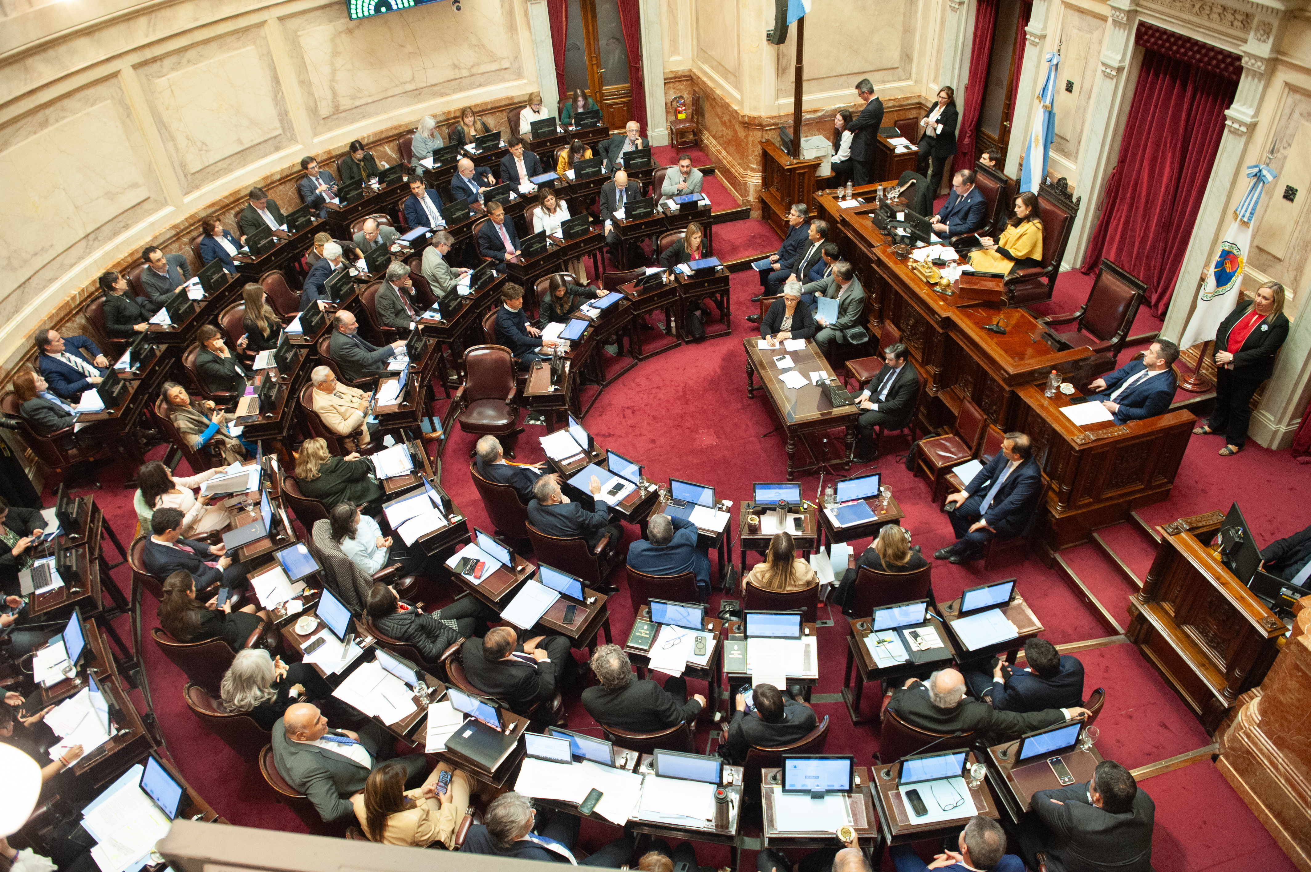 Javier Milei criticó el aumento de los sueldos de los senadores: “Vuelven a hacerlo, escupiendo en la cara de los argentinos”