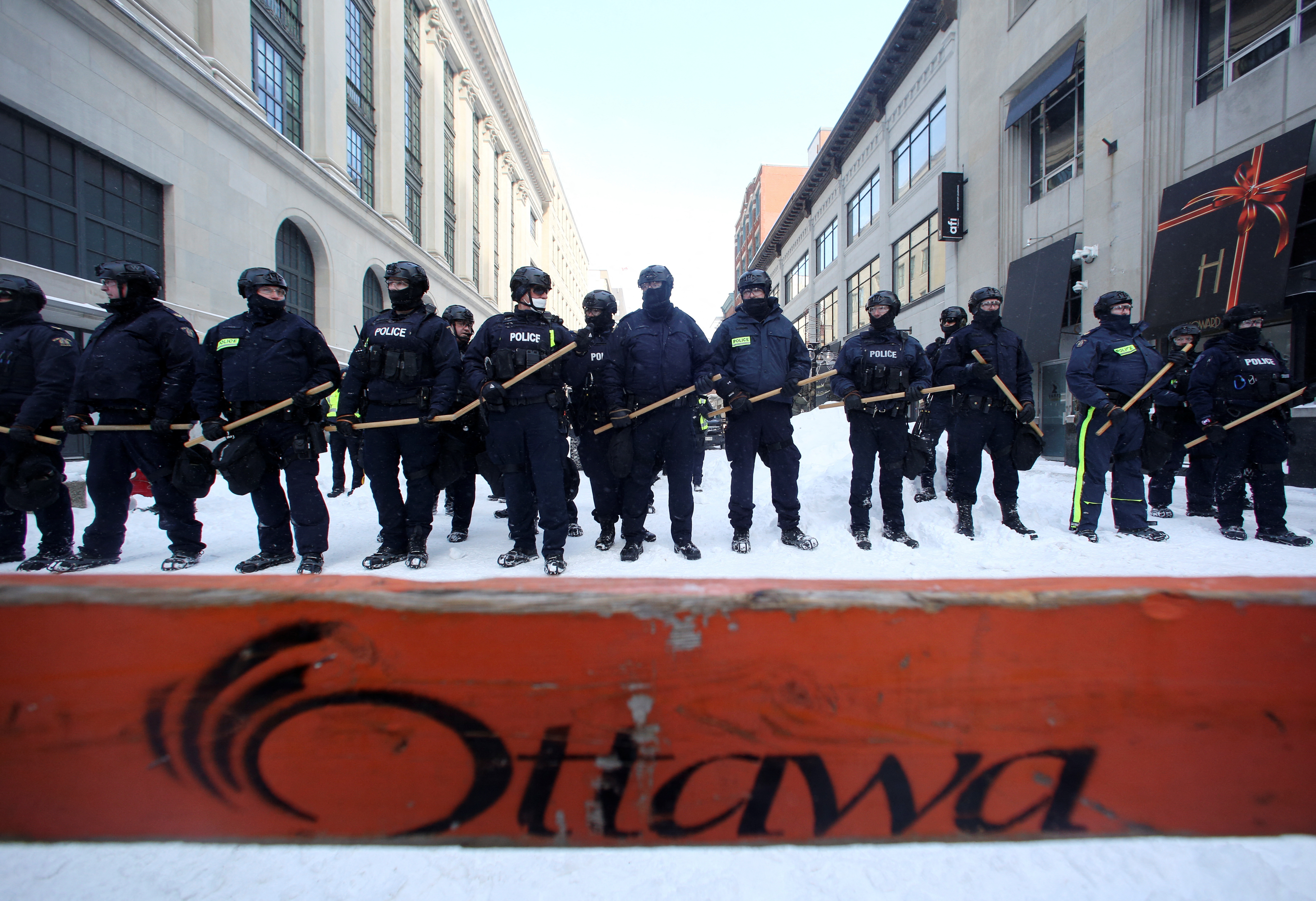 Canada La Policia Despejo Casi Todo El Centro De Ottawa De Manifestantes Antivacunas Infobae
