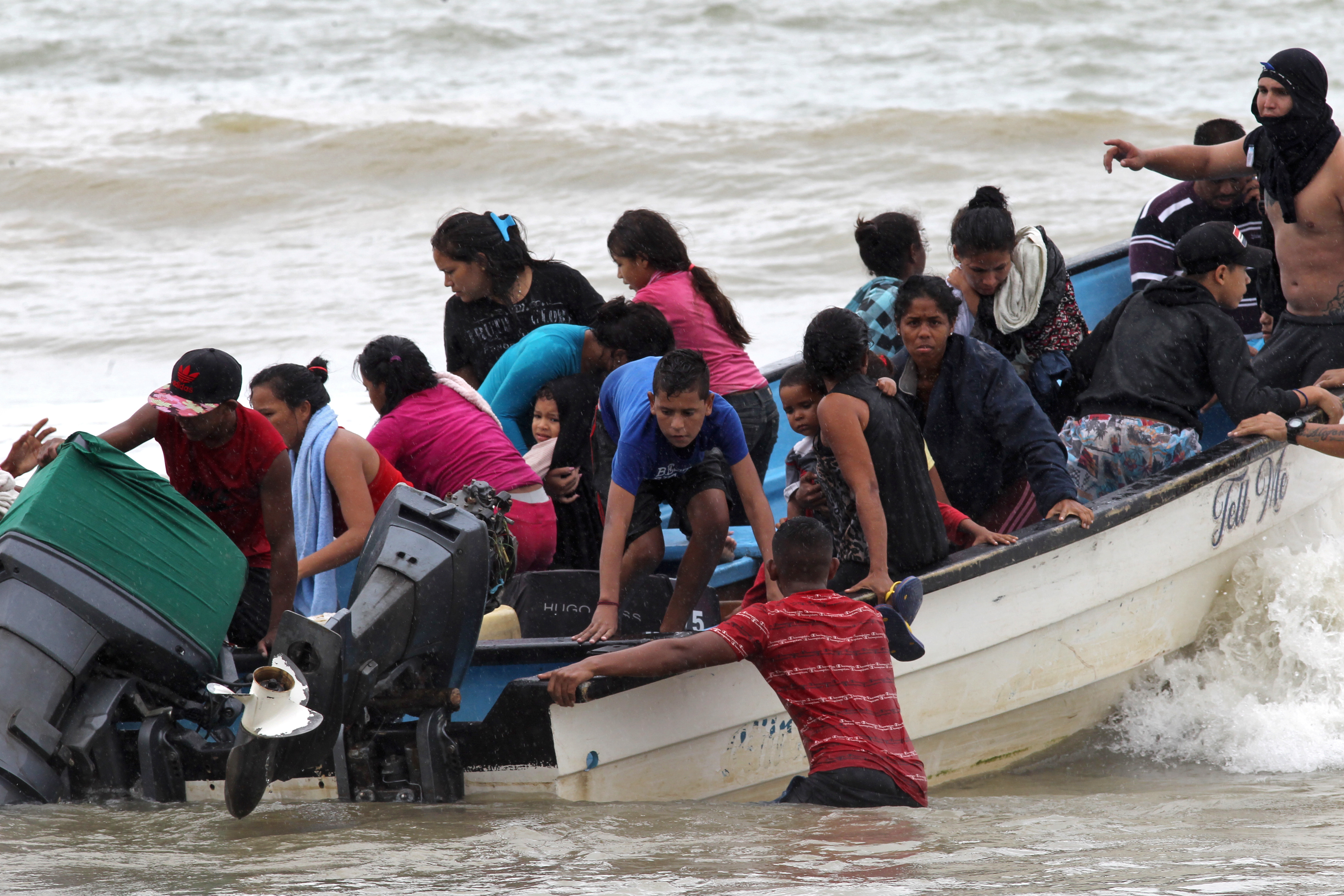 Cada vez son más las embarcaciones de migrantes venezolanos que naufragan intentando llegar a Trinidad y Tobago (Lincoln Holder/Courtesy Newsday/Handout via REUTERS)