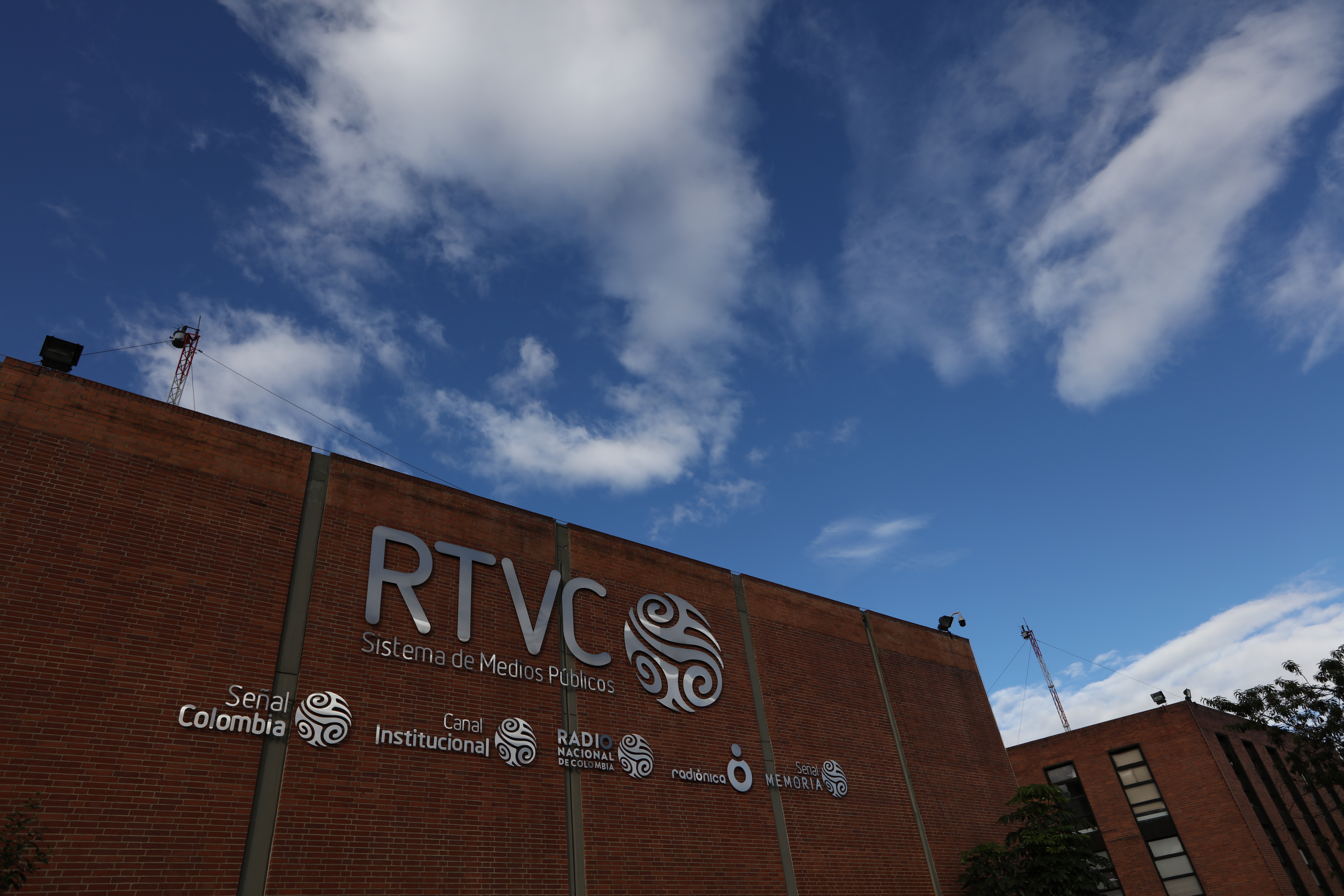 RTVC anunció que investigará las nueve denuncias por acoso sexual que involucran a Álvaro González