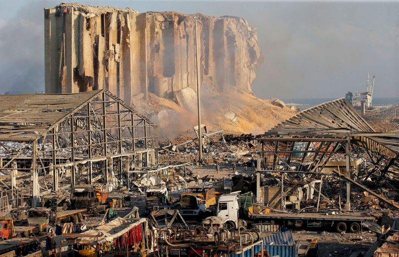 FOTO DE ARCHIVO: Una vista general muestra los daños en el lugar de la explosión del martes en la zona portuaria de Beirut, Líbano 5 de agosto de 2020. REUTERS/Mohamed Azakir/Foto de Archivo