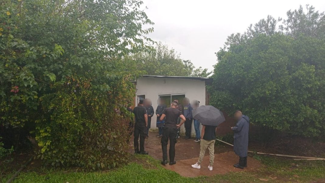 Encontraron el cuerpo de un hombre con golpes en la cabeza en Misiones y hay una sospechosa detenida