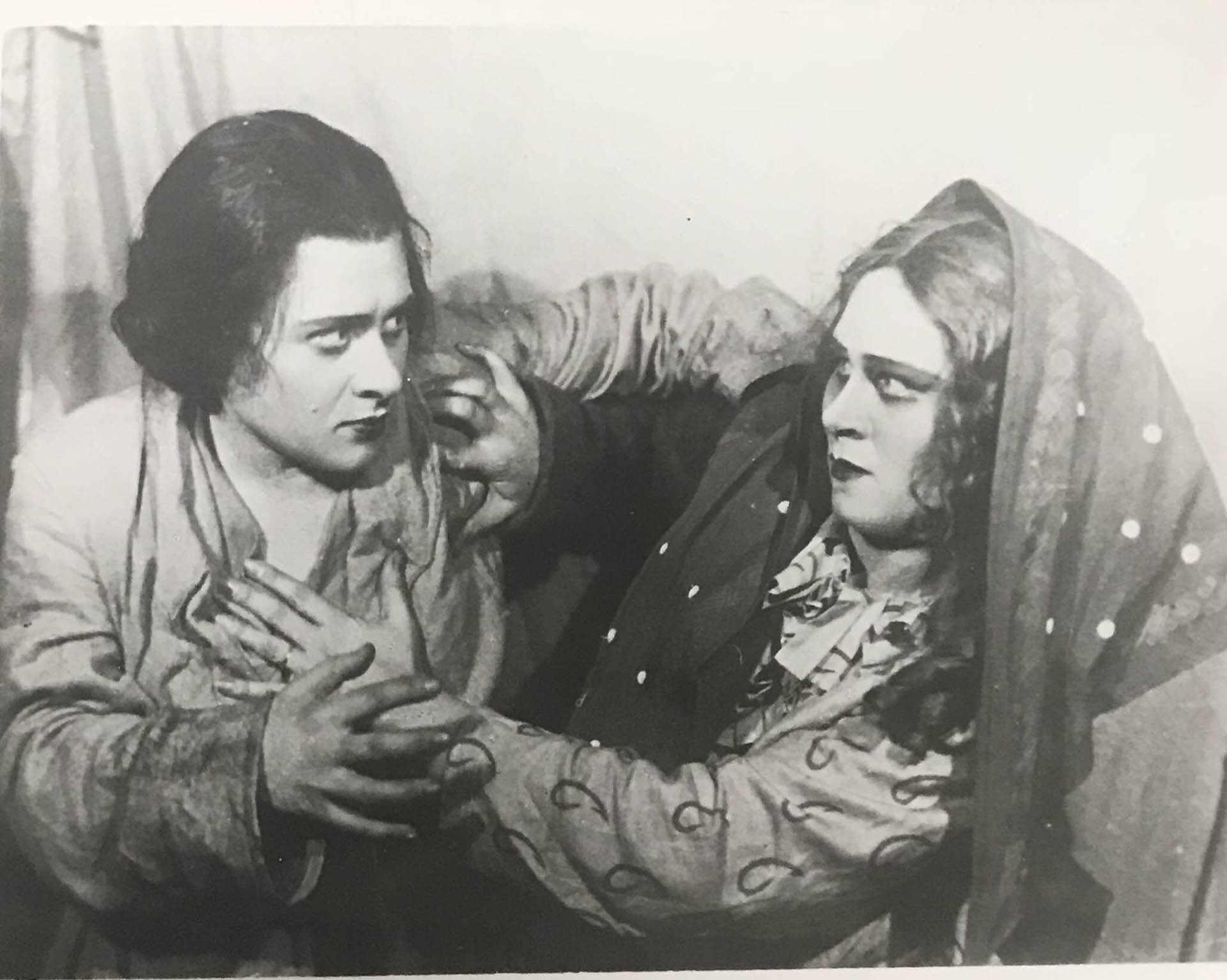 Imagen del Acto IV, escena 9, de la producción original de "Lady Macbeth de Mtsensk", estrenada en Leningrado (fotógrafo desconocido, 1934)