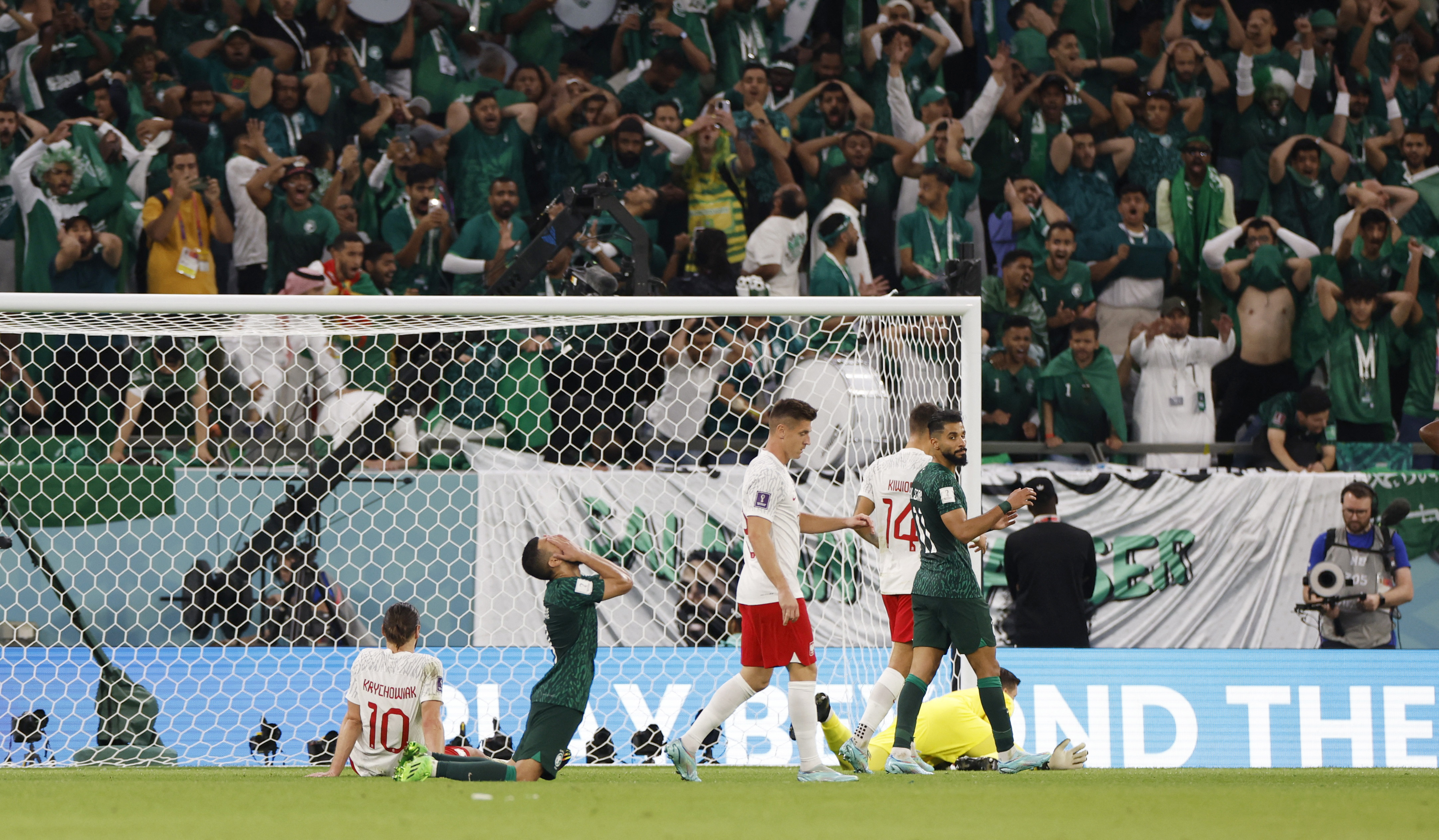 Reacción de Abdulellah Al-Malki tras no poder mandar el balón al fondo de la red y empatar el juego. REUTERS/Issei Kato