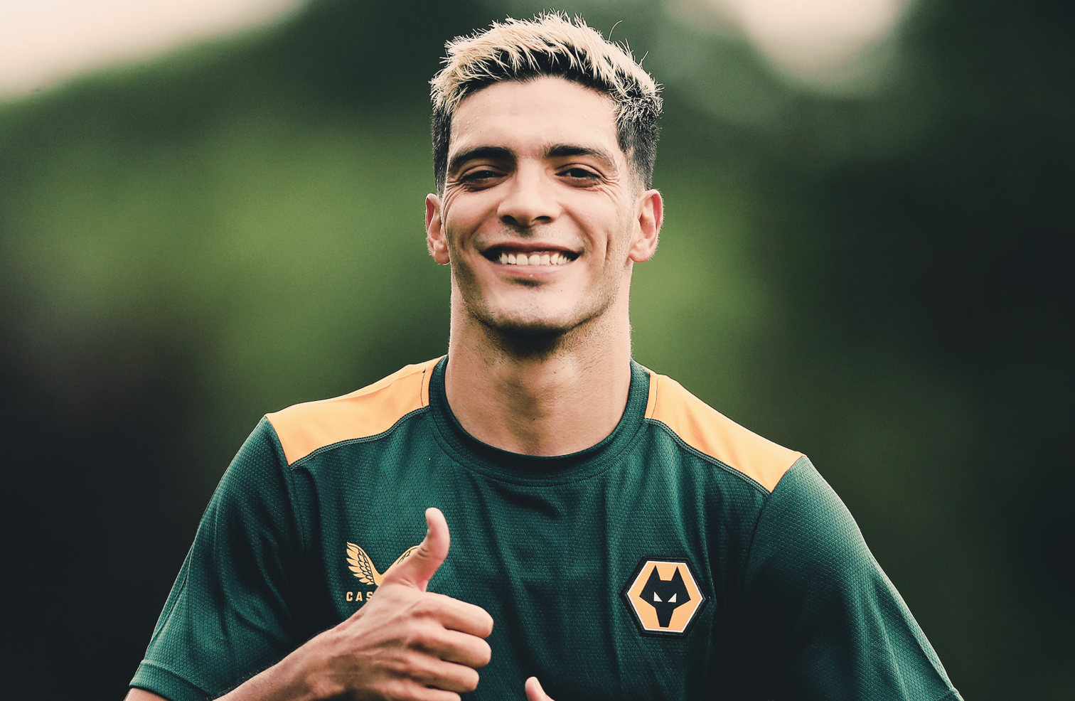 Raúl Jiménez volverá a jugar un partido con el Wolverhampton tras la fractura de cráneo que sufrió en octubre de 2020 (Foto: Twitter/@WolvesEspanol)