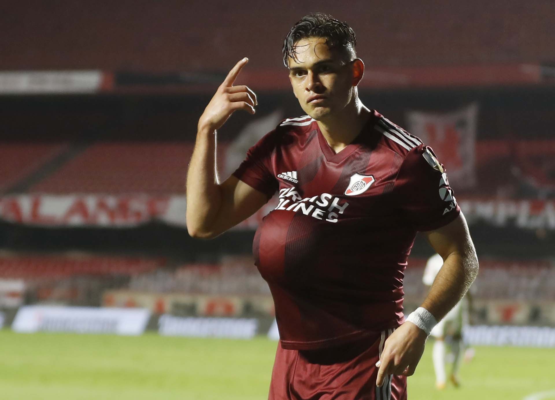 Borré será padre y se lo cuenta al mundo en el festejo del 1-1 parcial de River ( REUTERS/Andre Penner)