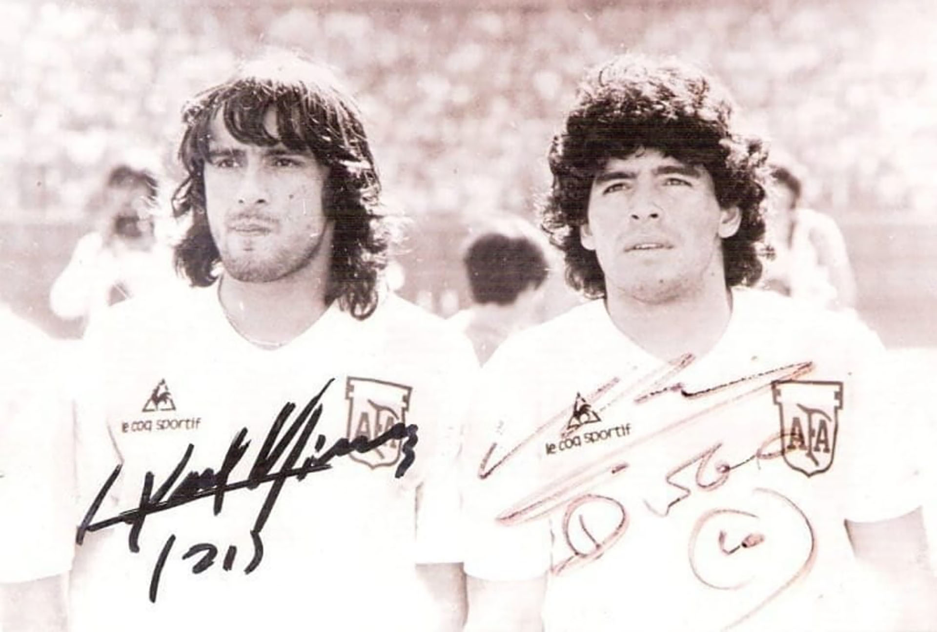 Valencia y Diego compartieron sus días en la Selección en los procesos de los Mundiales 78 y 82. Maradona fue cortado para el primero, pero disputó el segundo