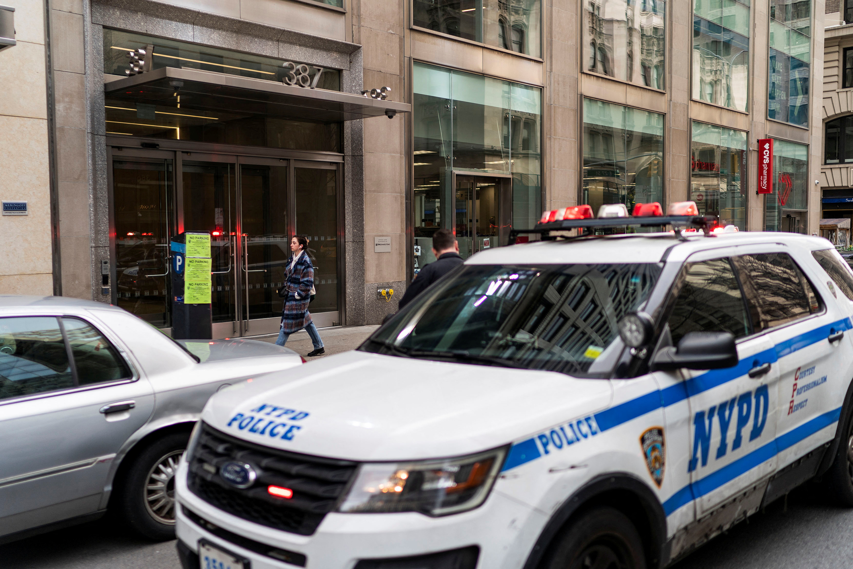La policía en la sucursal del SVB en Nueva York
Reuters
