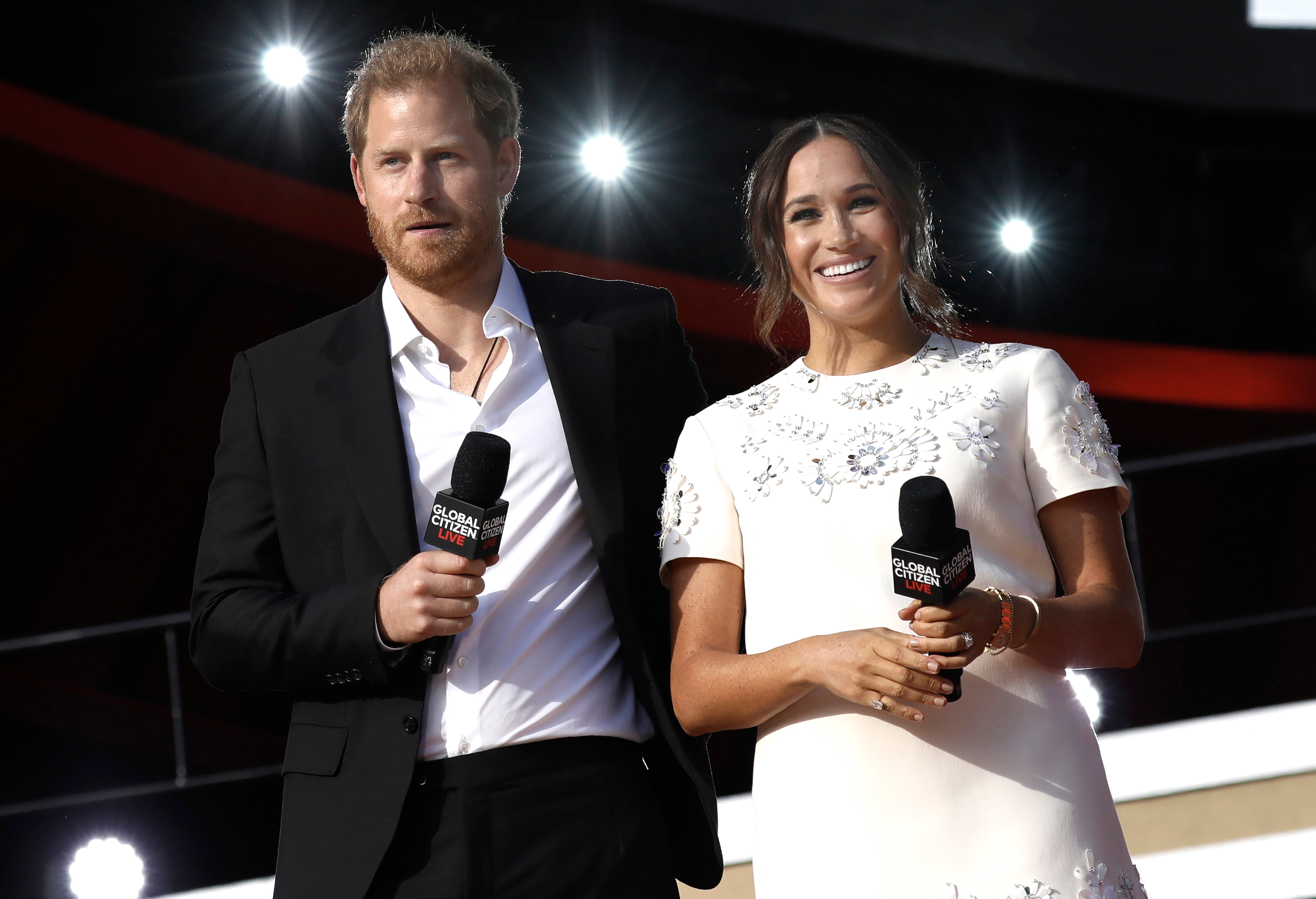 El príncipe Harry de Inglaterra y su esposa Meghan Markle, se muestran felices con su nueva vida en California, donde siguen adelante con las causas benéficas y con algunas inversiones que no salieron del todo bien EFE/Peter Foley