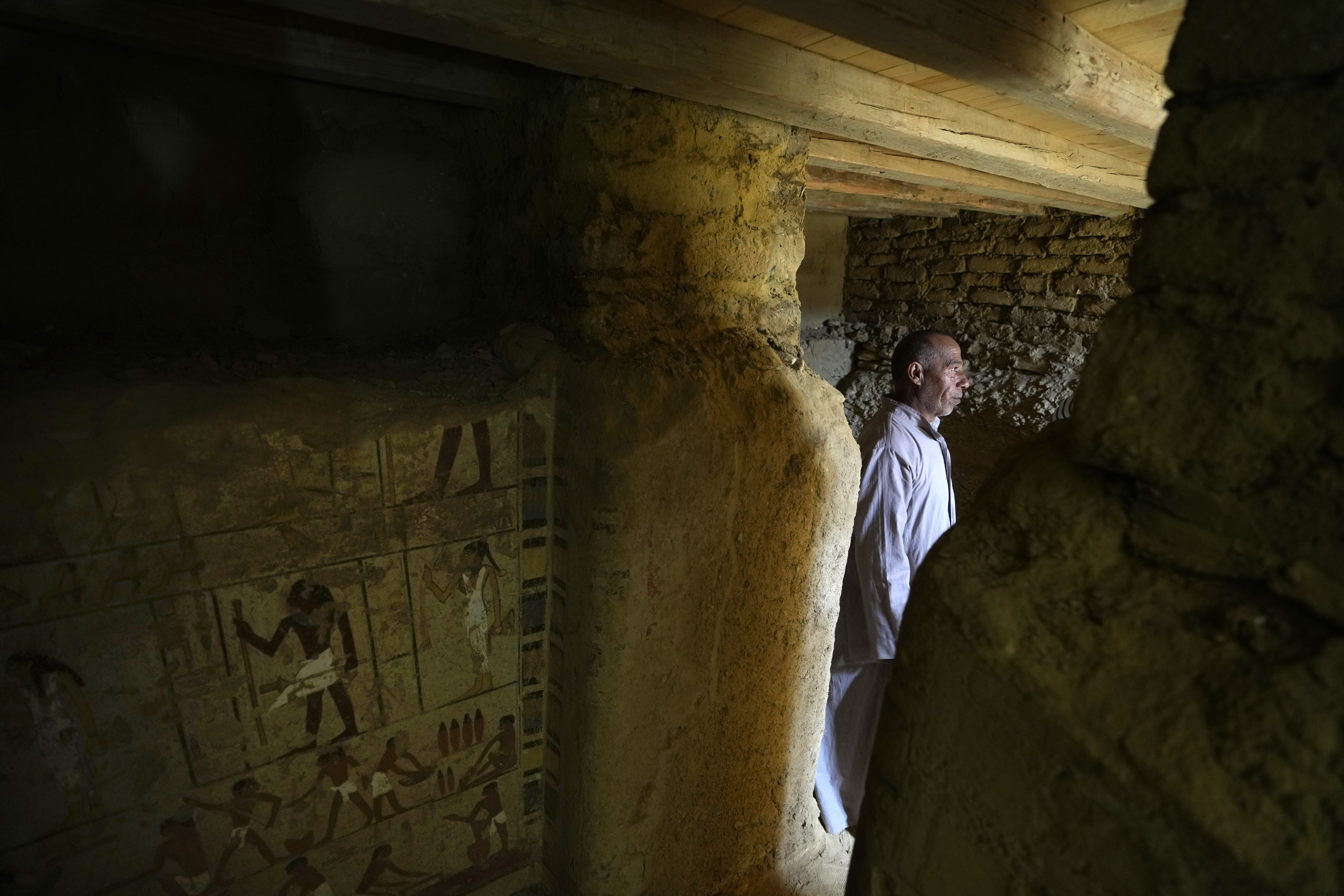 Un guardián de Antigüedades egipcias (Foto AP/Amr Nabil)