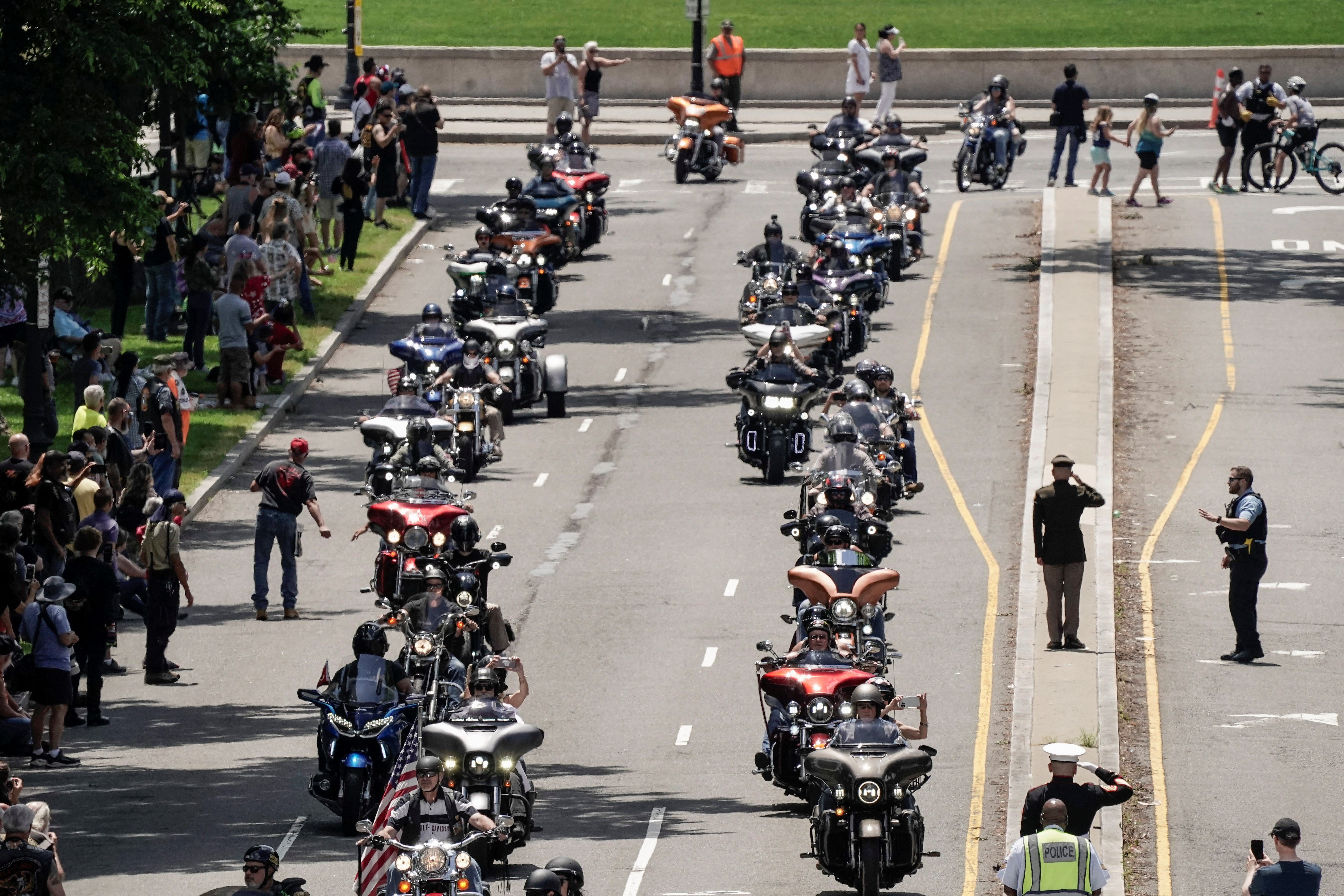 Procesión en motocicletas a lo largo de la ciudad de Washington, en honor a los caídos

