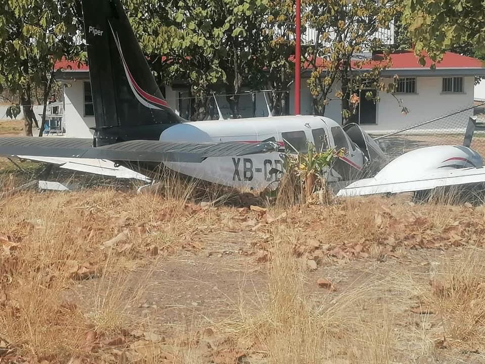 La aeronave se estrelló frente a un centro educativo (Foto: Especial)