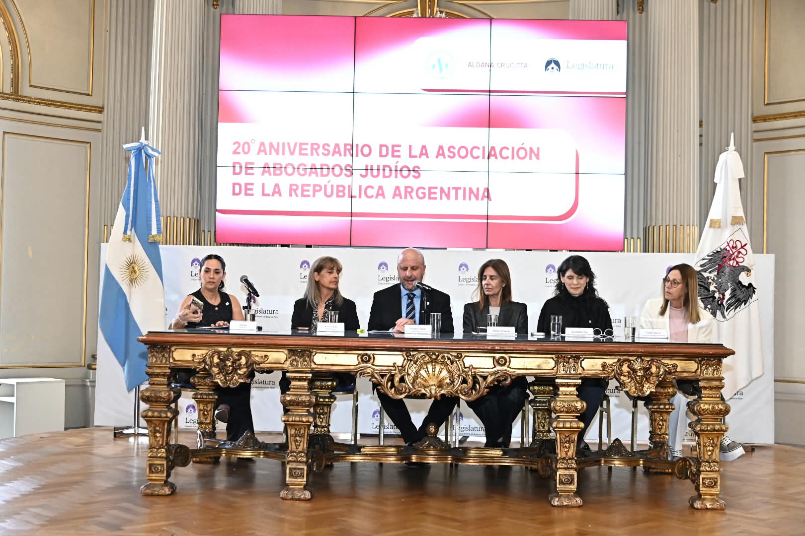 La Asociaci&oacute;n de Abogados Jud&iacute;os de la Rep&uacute;blica Argentina celebr&oacute; sus 20 a&ntilde;os con un reconocimiento de la Legislatura porte&ntilde;a, ante jueces y legisladores