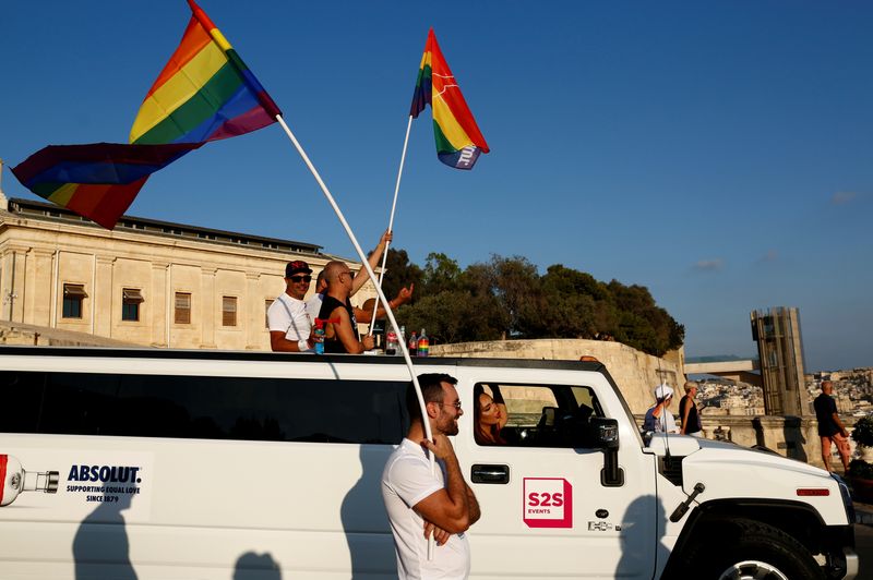 Oczekuje się, że tygodniowe obchody Maspalomas Pride przyciągną 200 000 turystów z całego świata (Reuters / Darren Zammit Lube)