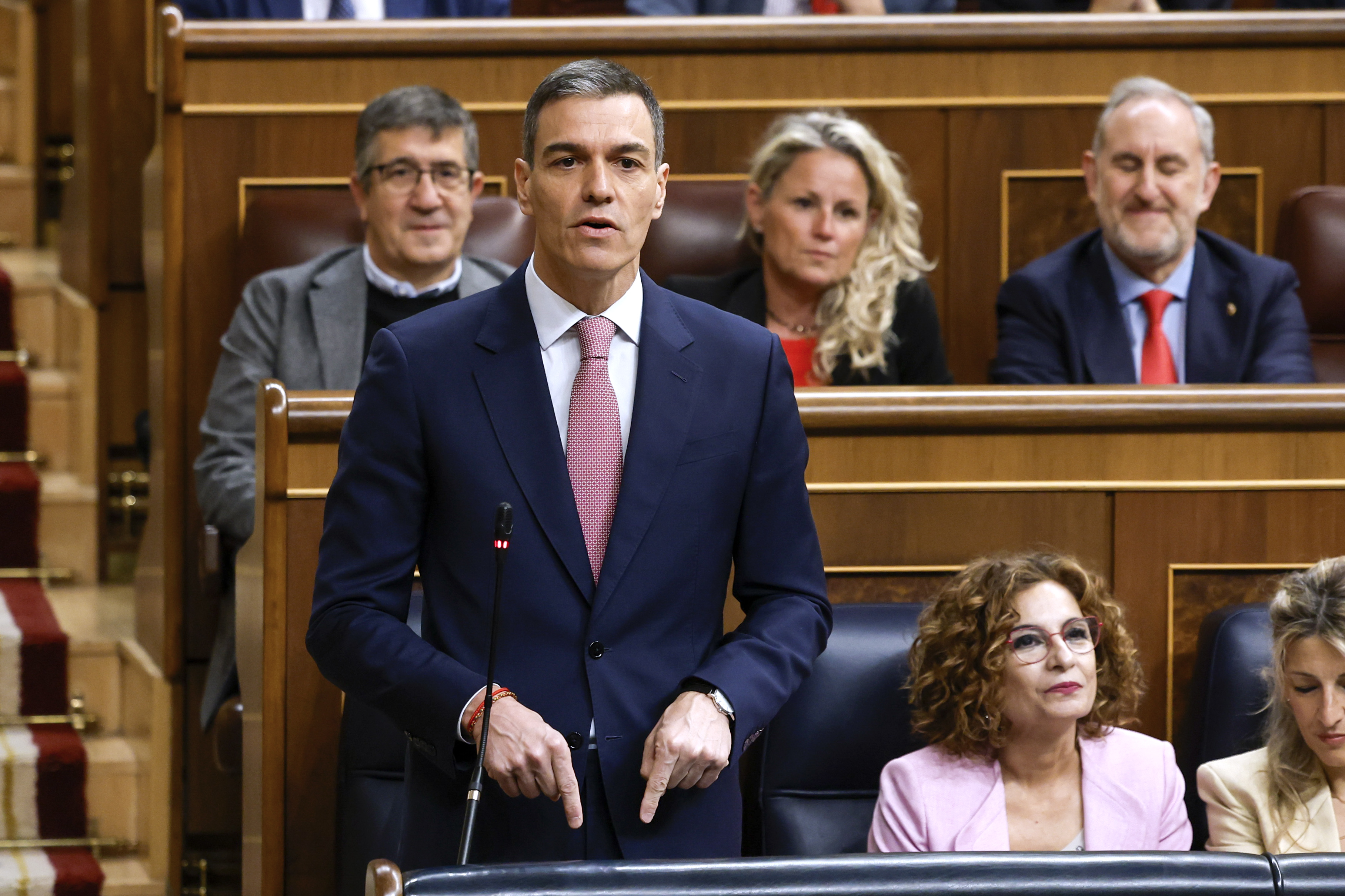 Pedro Sánchez pide a Feijóo que no se “regodee” por filtraciones que “son  delito” y este le acusa de temer a Ábalos: “Váyase, convoque elecciones” -  Infobae