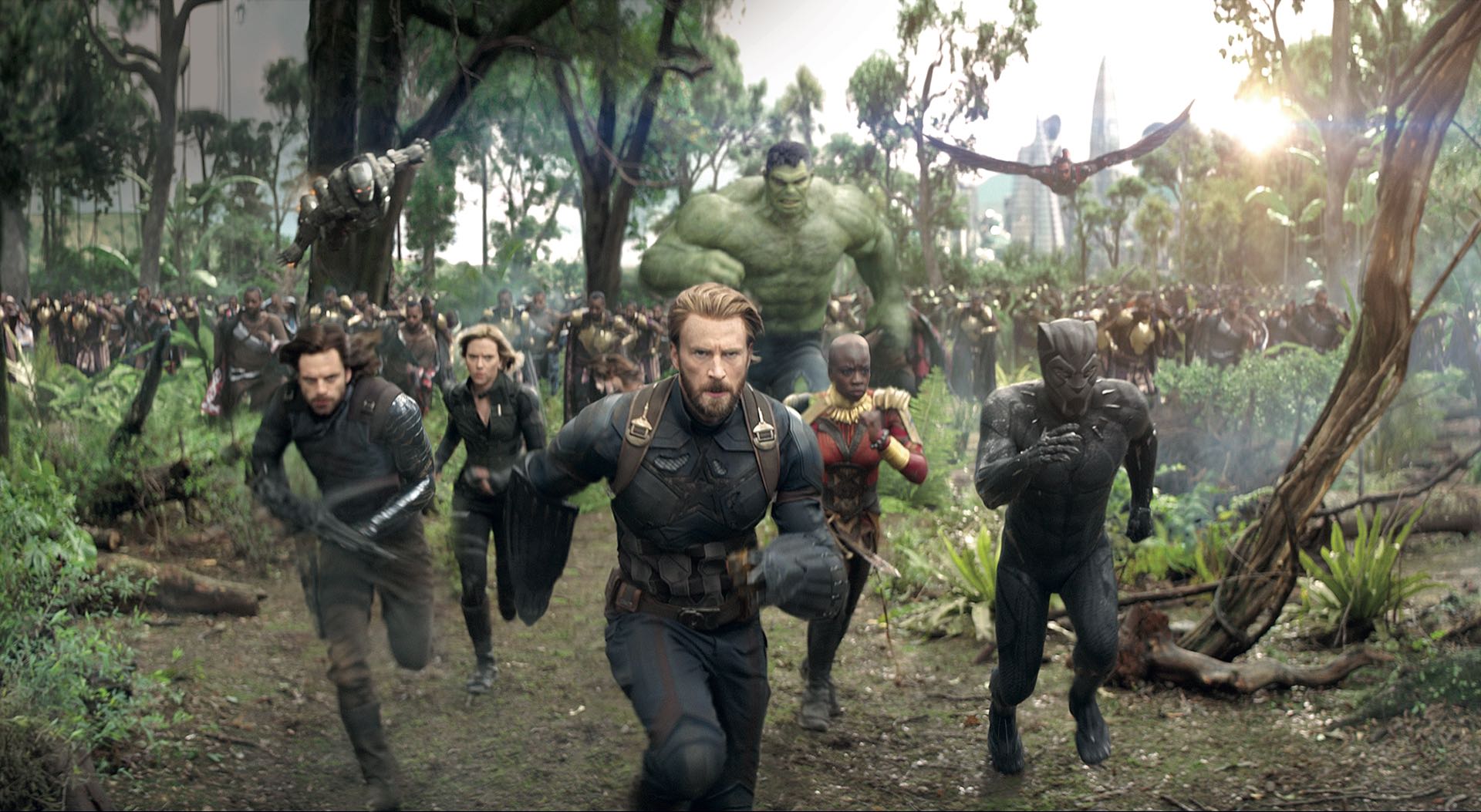 Hulk corre detrás de Capitán América, El Soldado del Invierno, Black Widow y Pantera Negra, rumbo a una batalla épica del filme Avengers: Infinity War (Foto: Marvel Studios)
