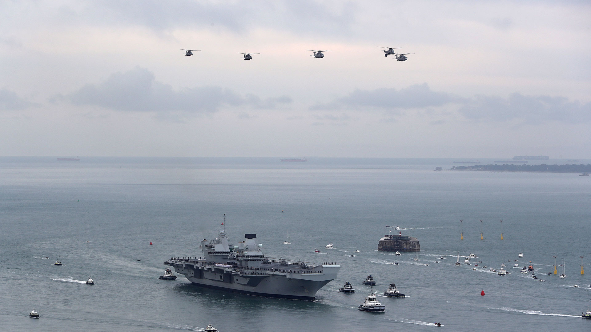 El portaaviones HMS Queen Elizabeth es la nueva joya de la Marina británica (Reuters)