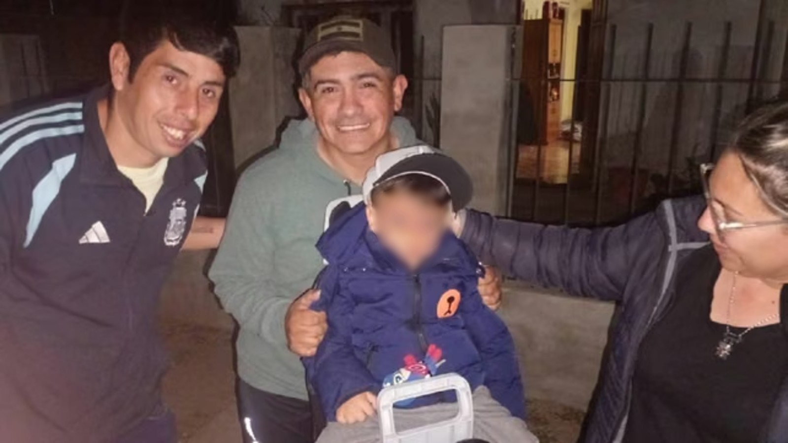 Un nene de 2 años se tragó una moneda, se asfixió y tres vecinos lo rescataron antes de que llegara la ambulancia